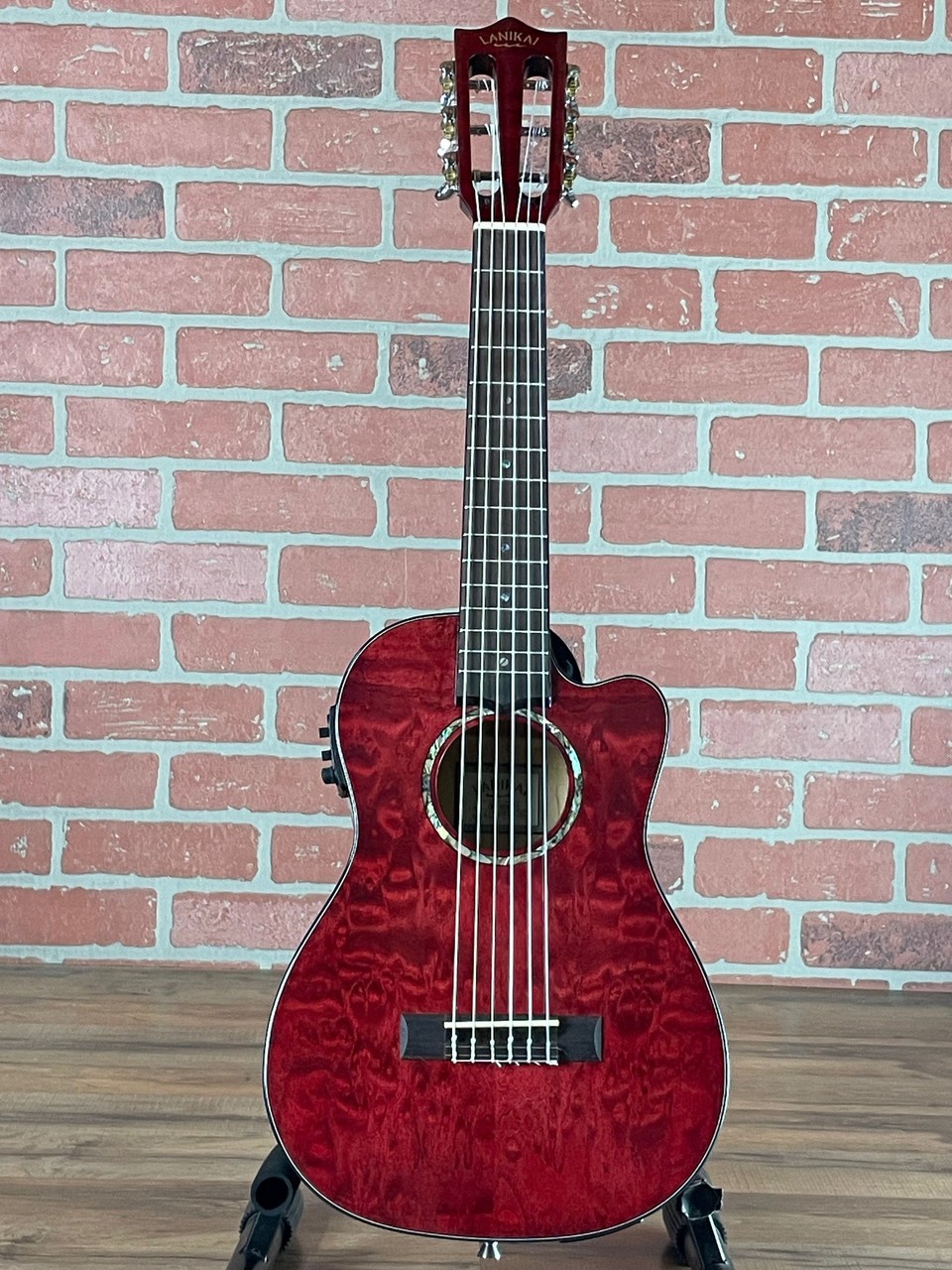 Lanikai Quilted Maple Red Stain Guitelele Acoustic-electric Ukulele
