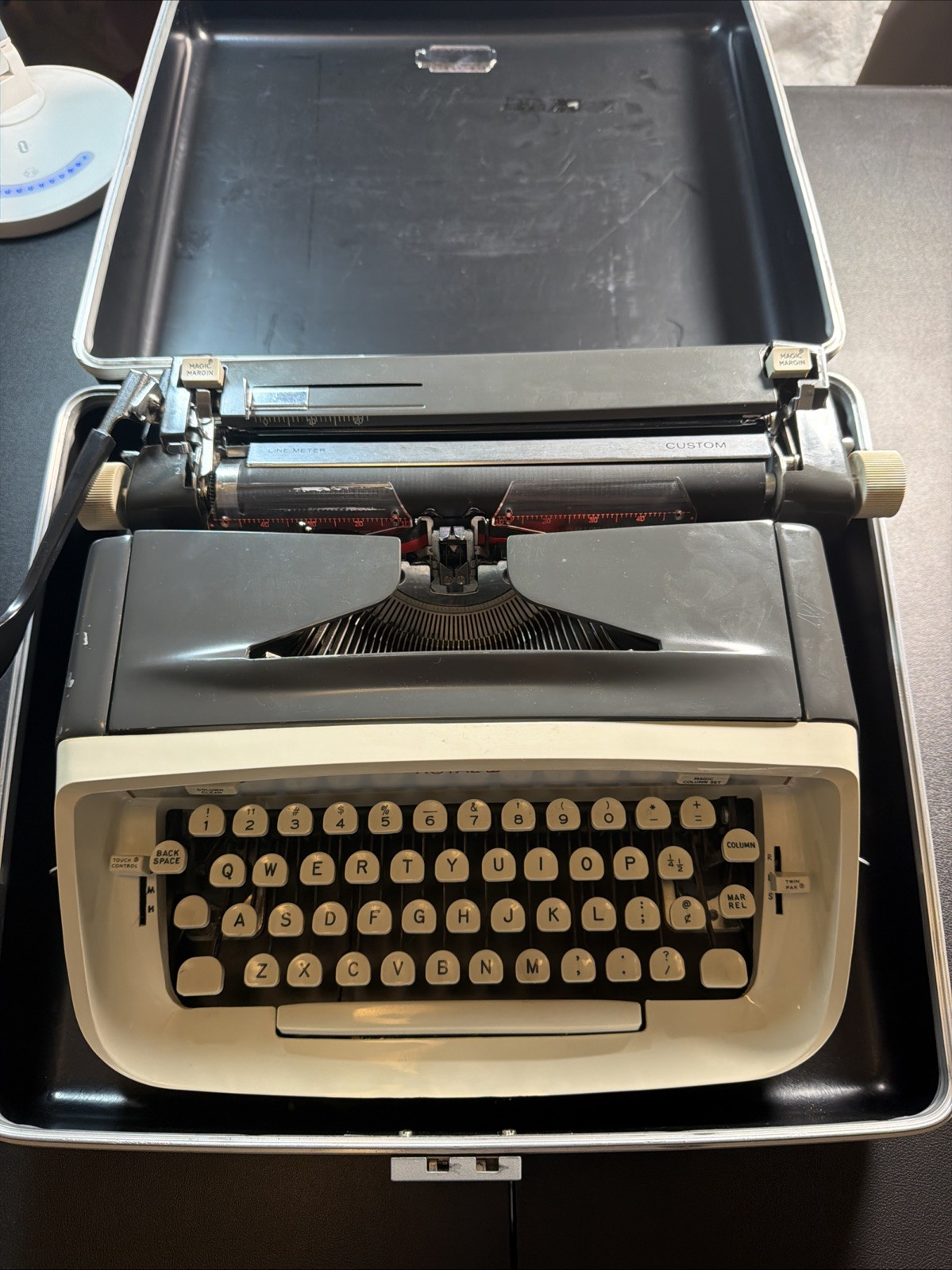 1968 Royal Custom Portable Manual Typewriter Magic Margin w/ Original Case