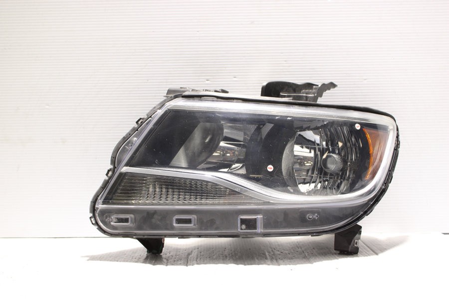 2015-2022 Chevrolet Colorado Left Side Halogen Headlight Assembly OEM 84630990