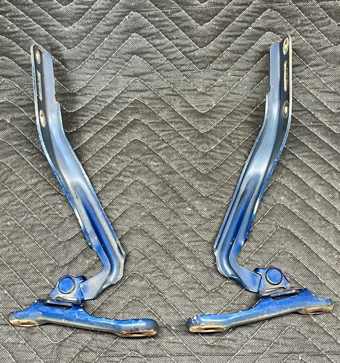 06-11 HONDA CIVIC SEDAN FRONT RIGHT / LEFT HOOD HINGE SET BLUE OEM 06-11 HONDA CIVIC SEDAN FRONT RIGHT / LEFT HOOD HINGE SET BLUE OEM