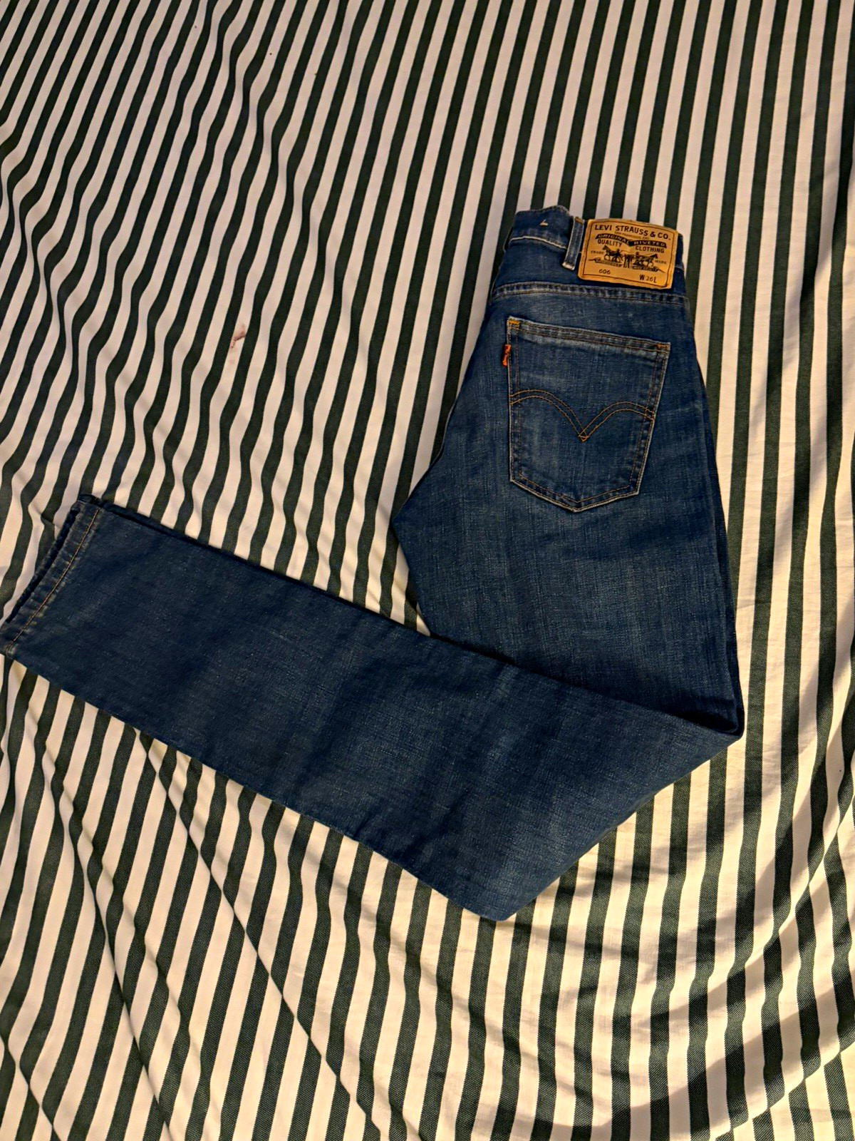 Vintage 606 big E orange tag Levi’s skinny jeans. Size 26