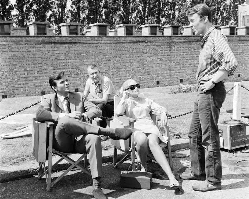 The Champions Alexandra Bastedo William Gaunt Stuart Damon On Set 4x6 Picture