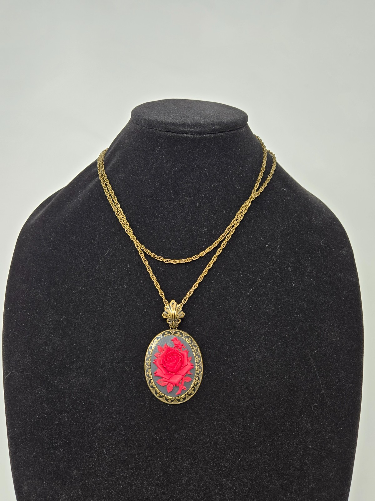 Sweet Romance By Shelley Cooper Vintage Carved Red Rose Cameo Necklace