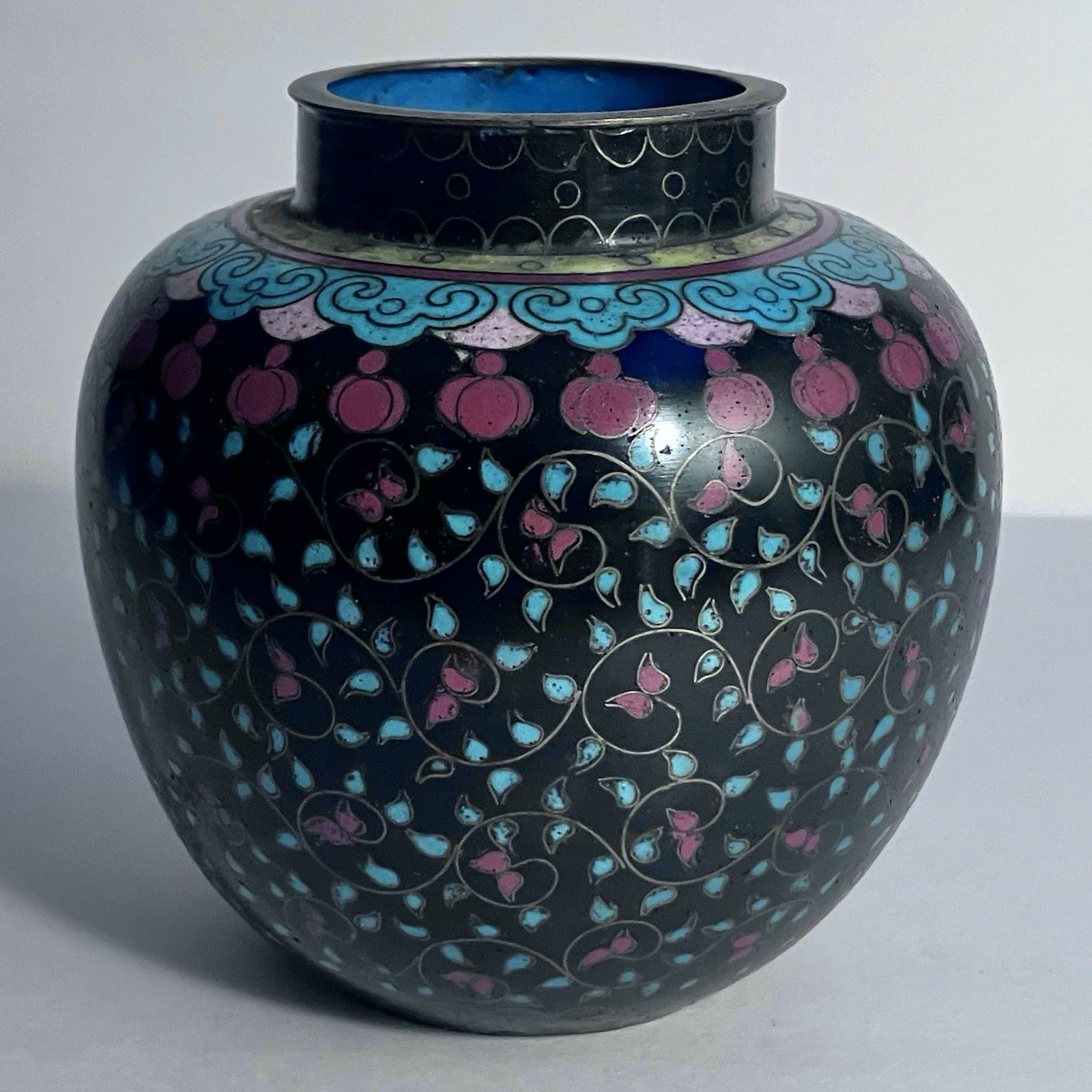 Antique QING DYNASTY Cloisonne BRASS VASE (1890-1925) / Fine Enamel Work / CHINA Antique QING DYNASTY Cloisonne BRASS VASE (1890-1925) / Fine Enamel Work / CHINA