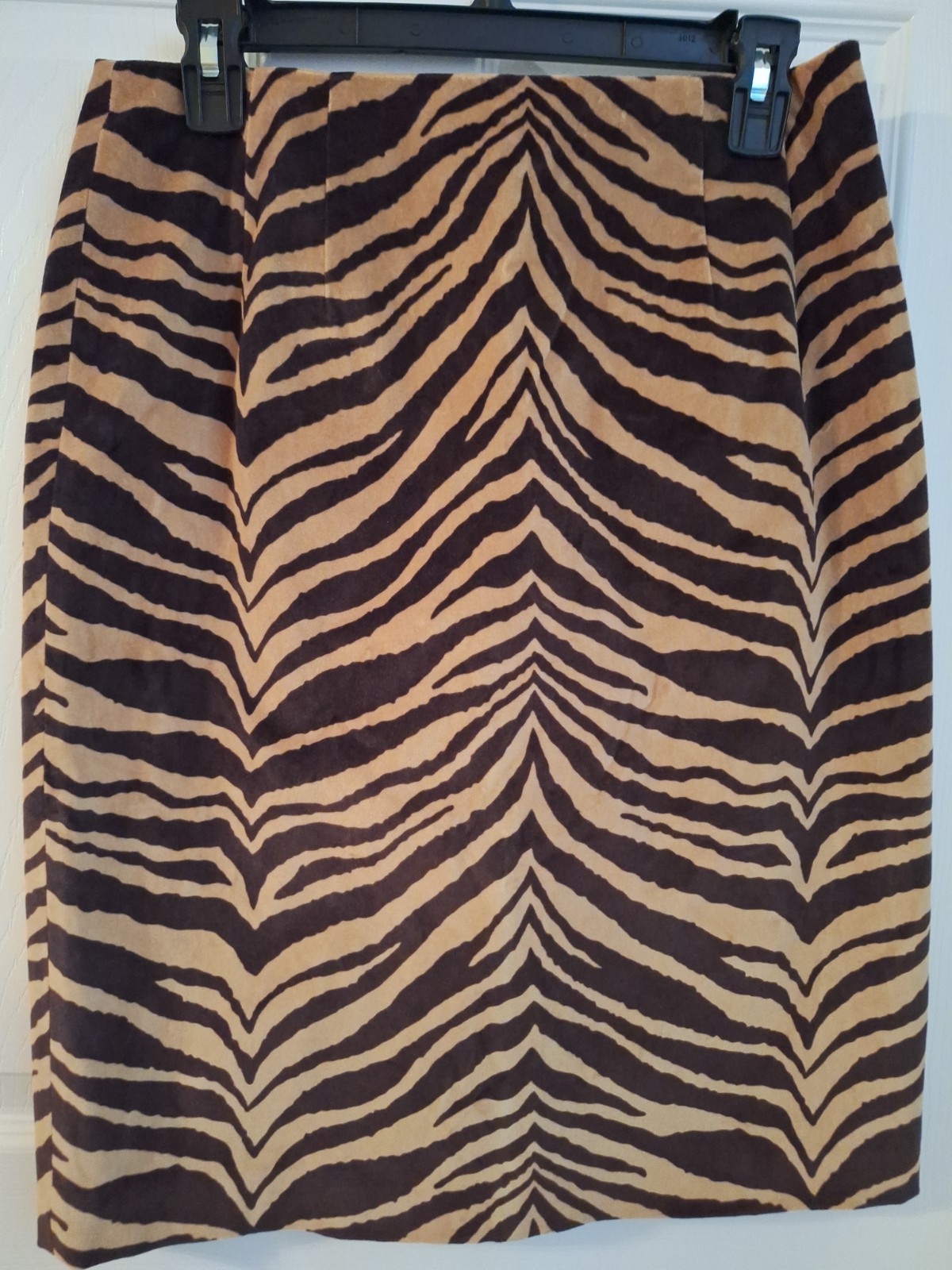 NWT TALBOTS WOMEN\'S PETITES Stretch Pencil Skirts Animal Print Size 8 NWT TALBOTS WOMEN\'S PETITES Stretch Pencil Skirts Animal Print Size 8