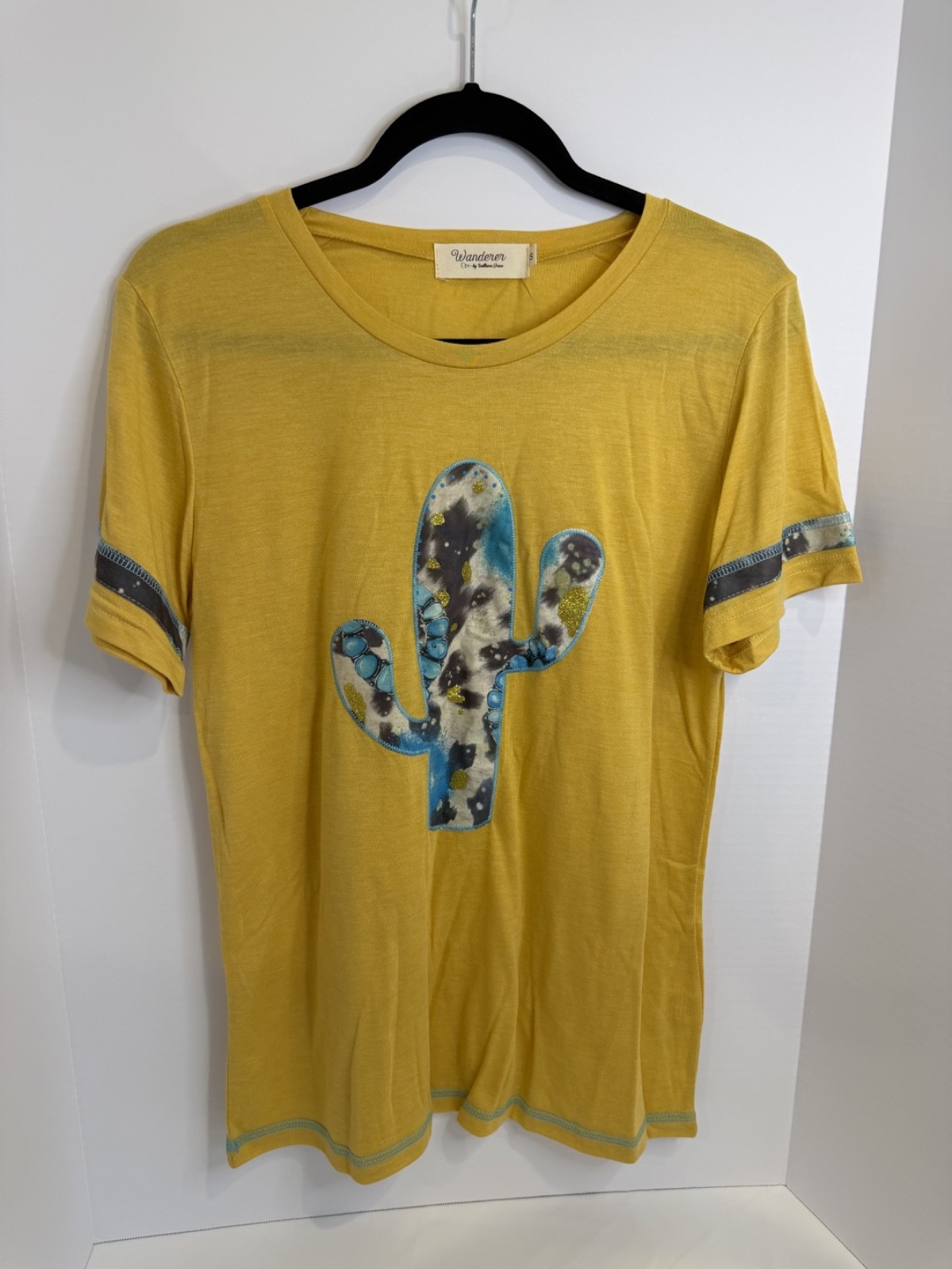 Wanderer by Southern Grace Women’s Cactus T-Shirt Size Small Western Wanderer by Southern Grace Women’s Cactus T-Shirt Size Small Western