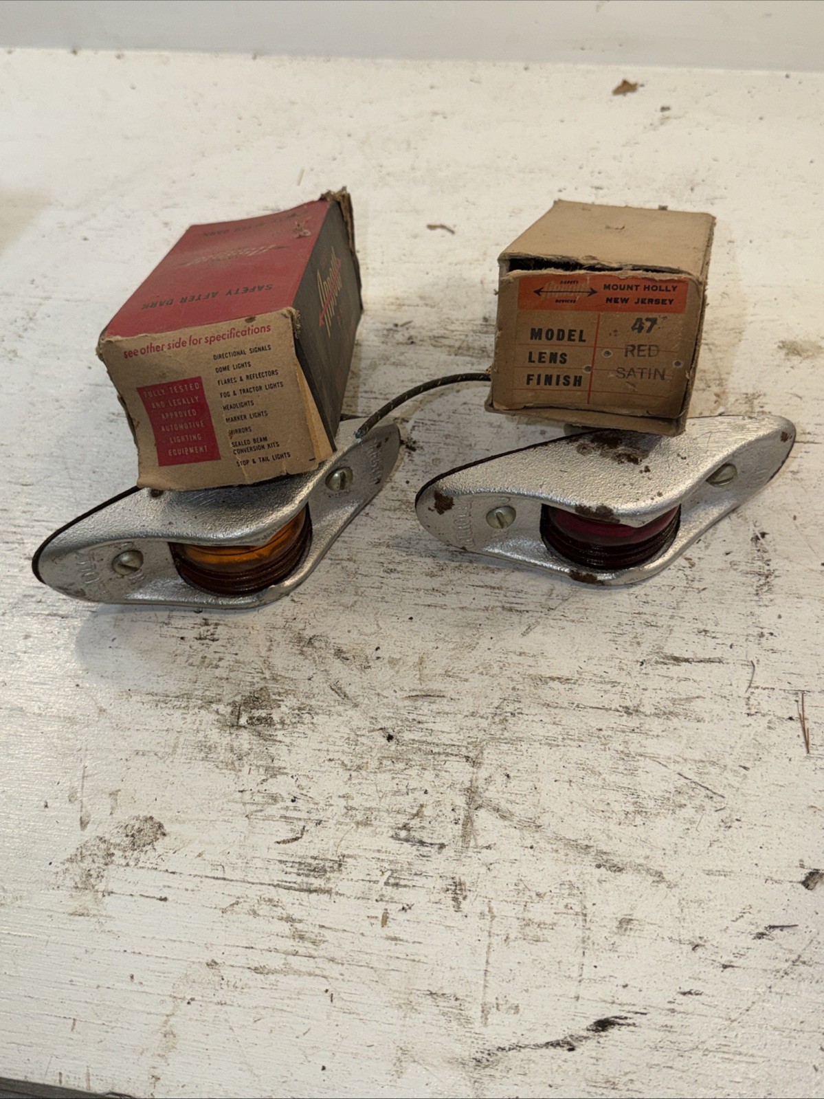 2-NOS New OEM Arrow 47 Armored Marker Clearance Lights Mack Peterbilt Rat Rod