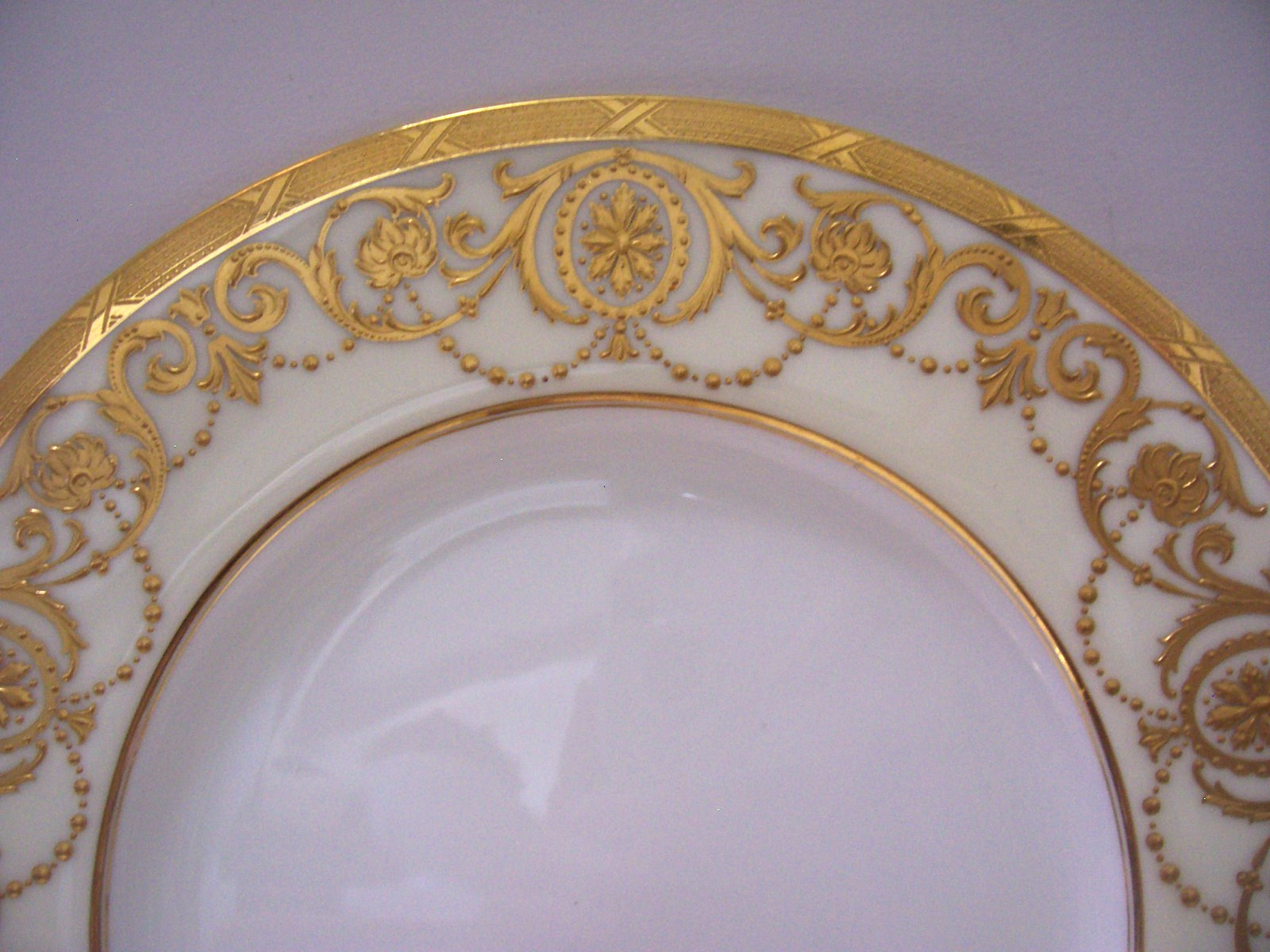 10 MINTON RAISED GOLD ENCRUSTED DINNER PLATES RET. BY COLLAMORE NEAR MINT 10 1/4