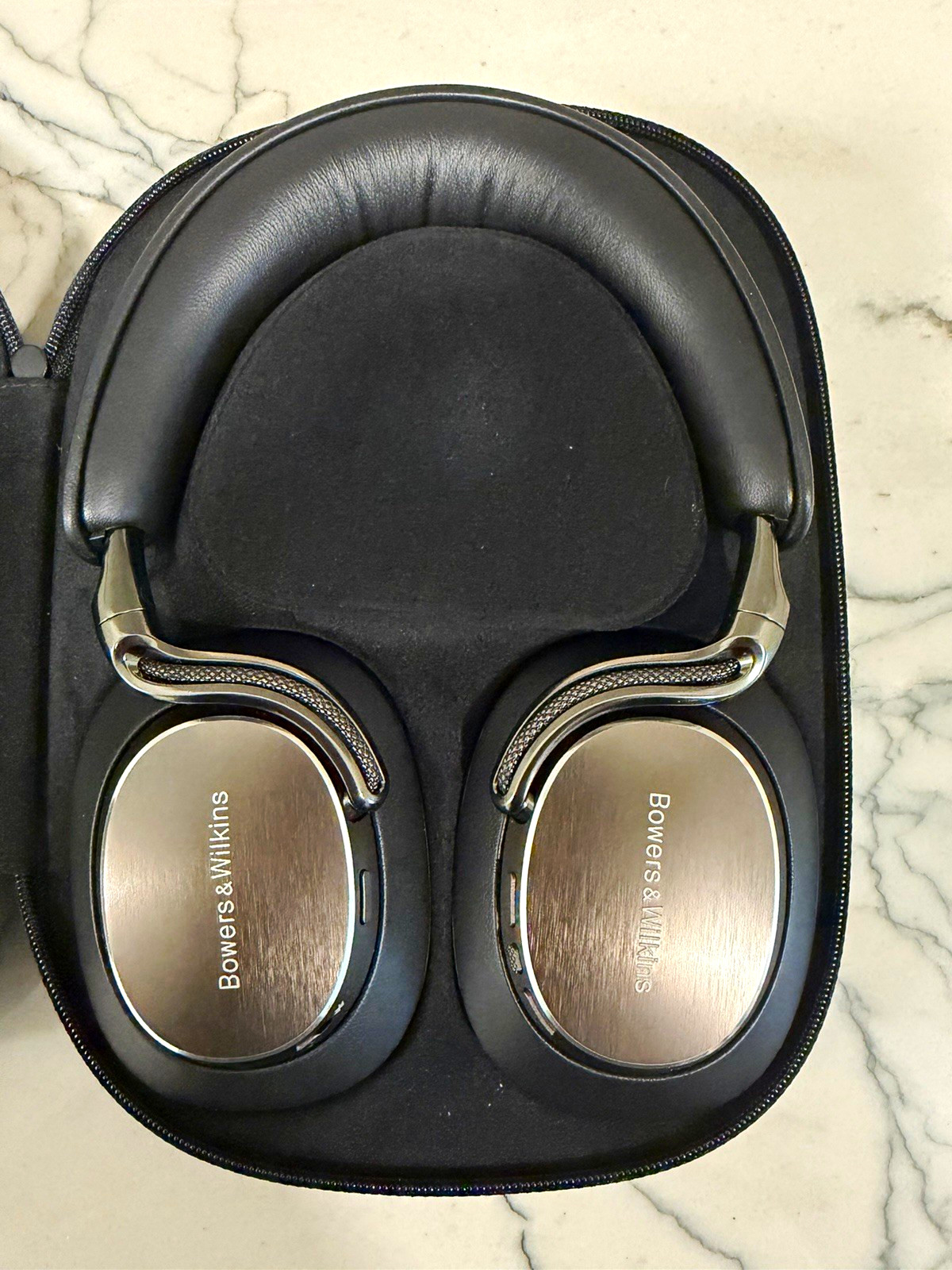 Bowers & Wilkins Over-Ear Headphones Black/Silver w/ Case USB-C 3.5mm