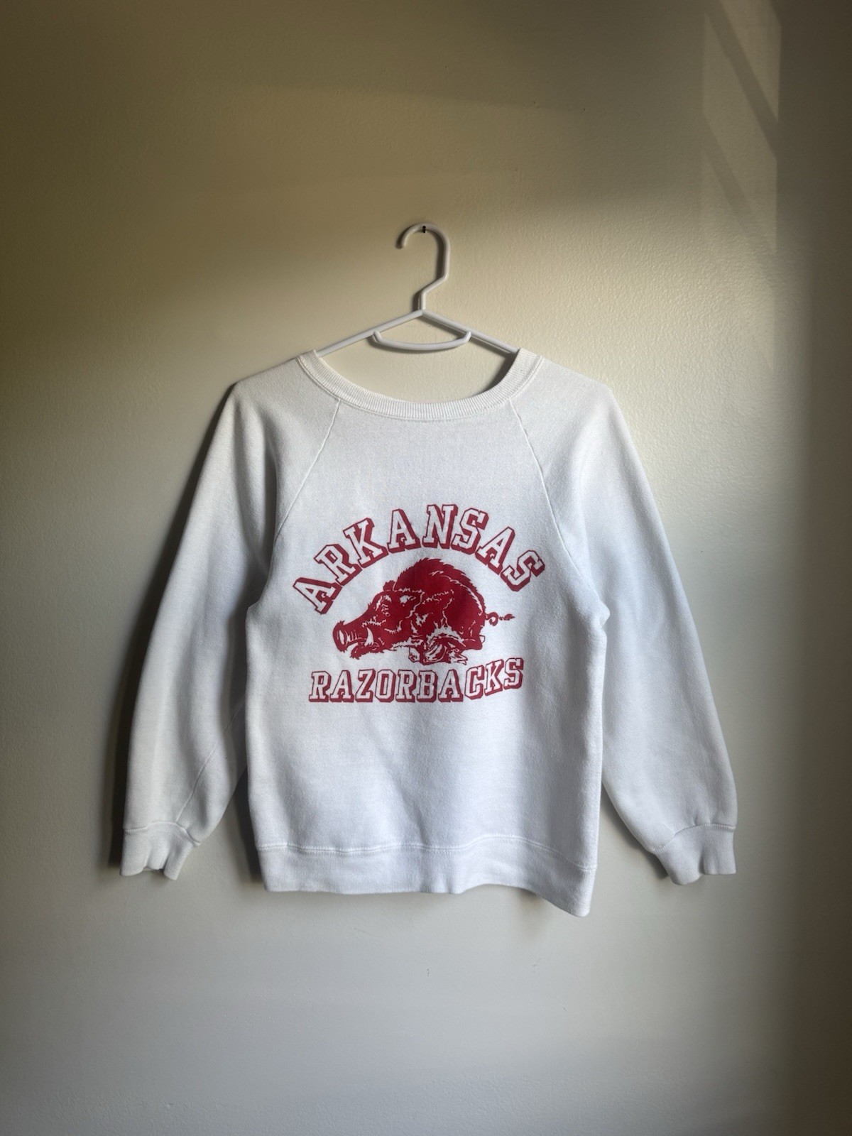 Vintage 60s 70s Arkansas Razorbacks White Raglan Sweatshirt Red Flock Print Sz S
