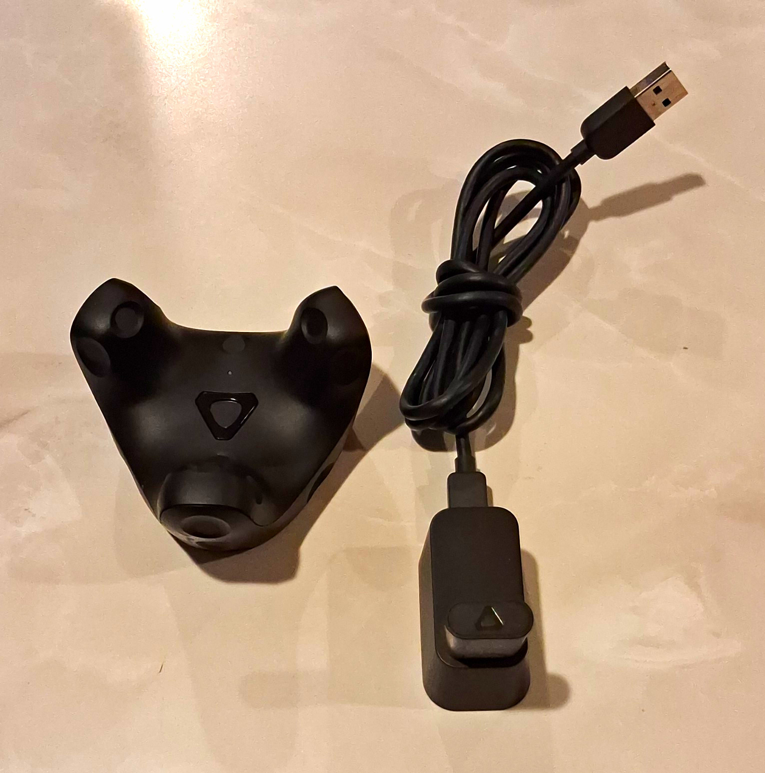 HTC Vive Tracker 3.0 w/ USB & Dongle HTC Vive Tracker 3.0 w/ USB & Dongle