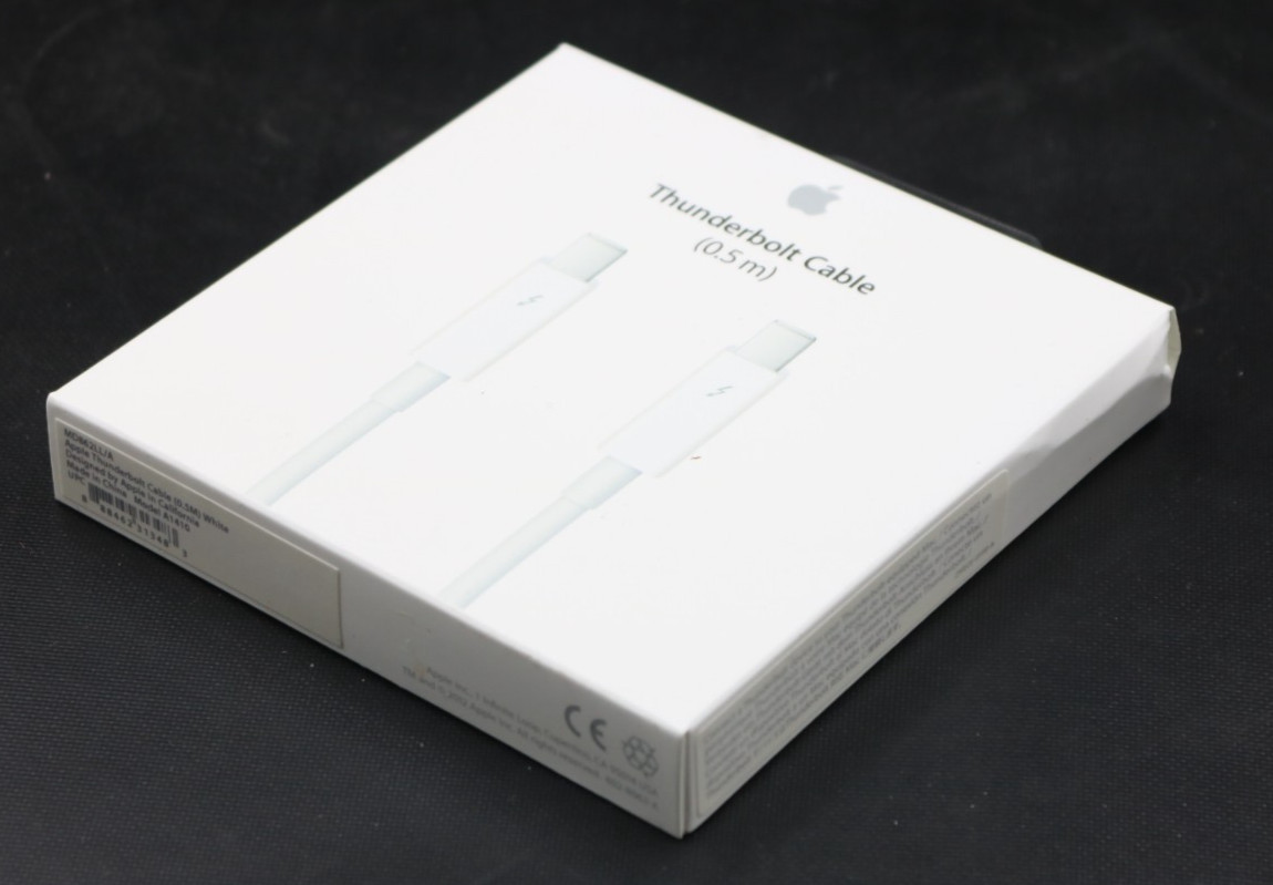 Genuine Apple A1410 MD862LL/A Thunderbolt Cable 0.5m - White Genuine Apple A1410 MD862LL/A Thunderbolt Cable 0.5m - White