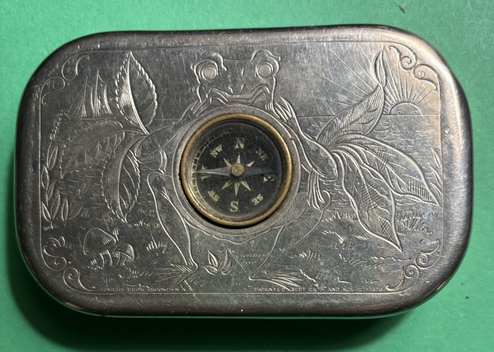 Vintage 1890\'s Rose Leaf Tobacco Flat Tin Compass P. Lorillard Co Good Condition Vintage 1890\'s Rose Leaf Tobacco Flat Tin Compass P. Lorillard Co Good Condition