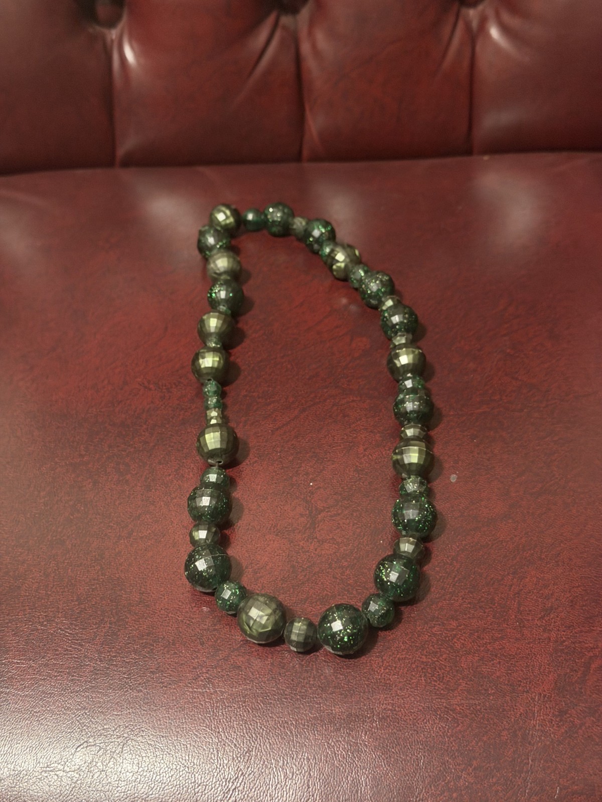 Vintage EMERALD Green Bead Necklace Vintage EMERALD Green Bead Necklace