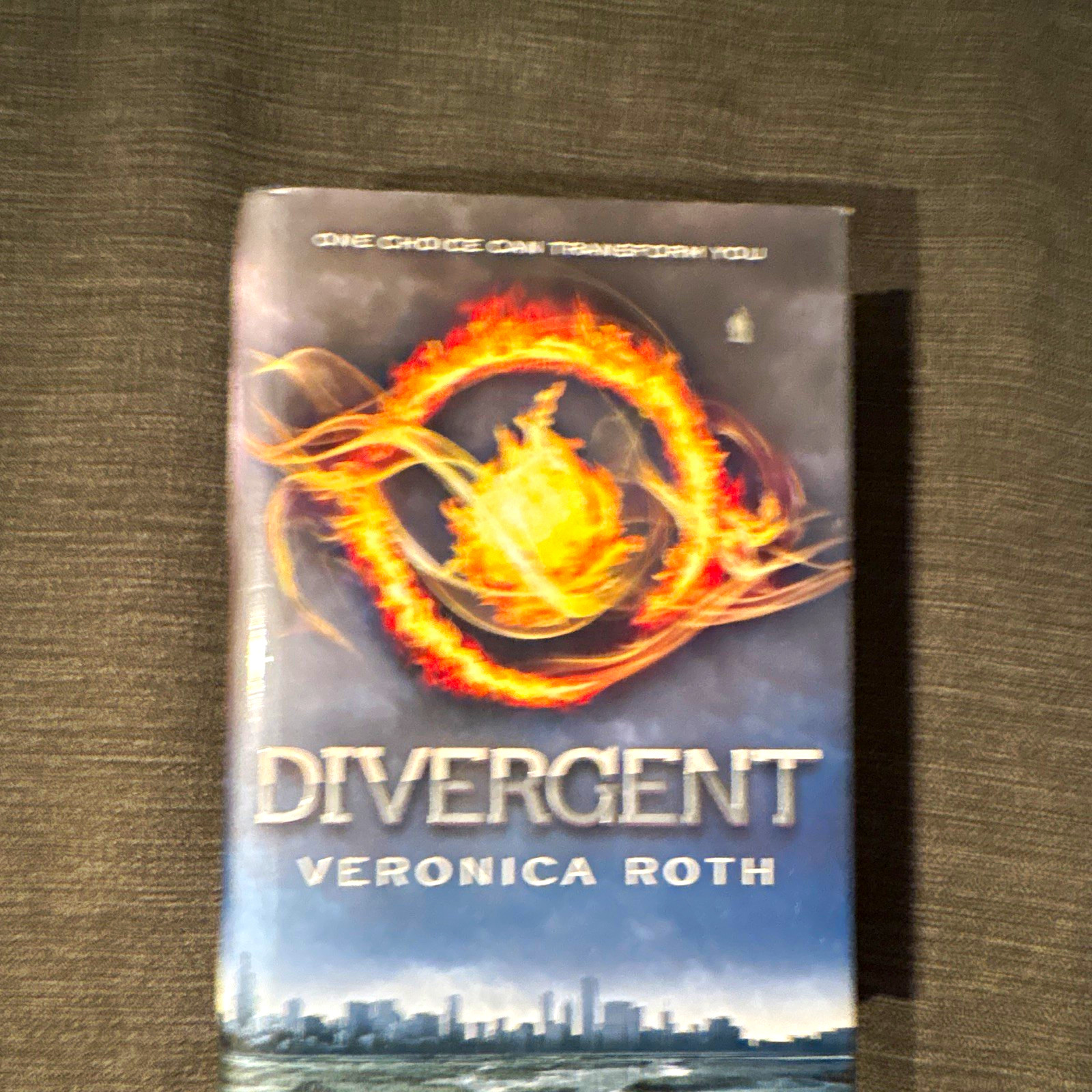 Divergent by Veronica Roth Hardcover English Divergent Ser. Novel w/ Dust Jacket