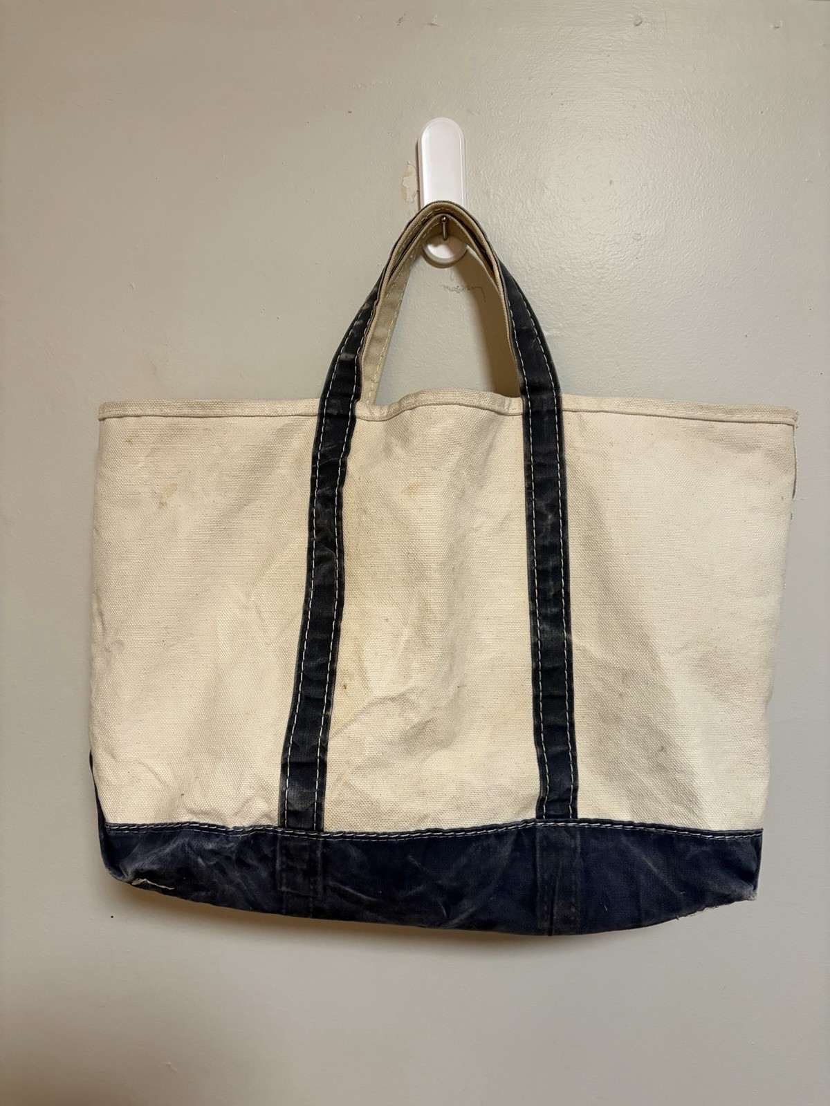 Vintage 1970s Sawtooth L.L.Bean Boat and Tote Ivory Navy Blue Tote Bag USA Vintage 1970s Sawtooth L.L.Bean Boat and Tote Ivory Navy Blue Tote Bag USA