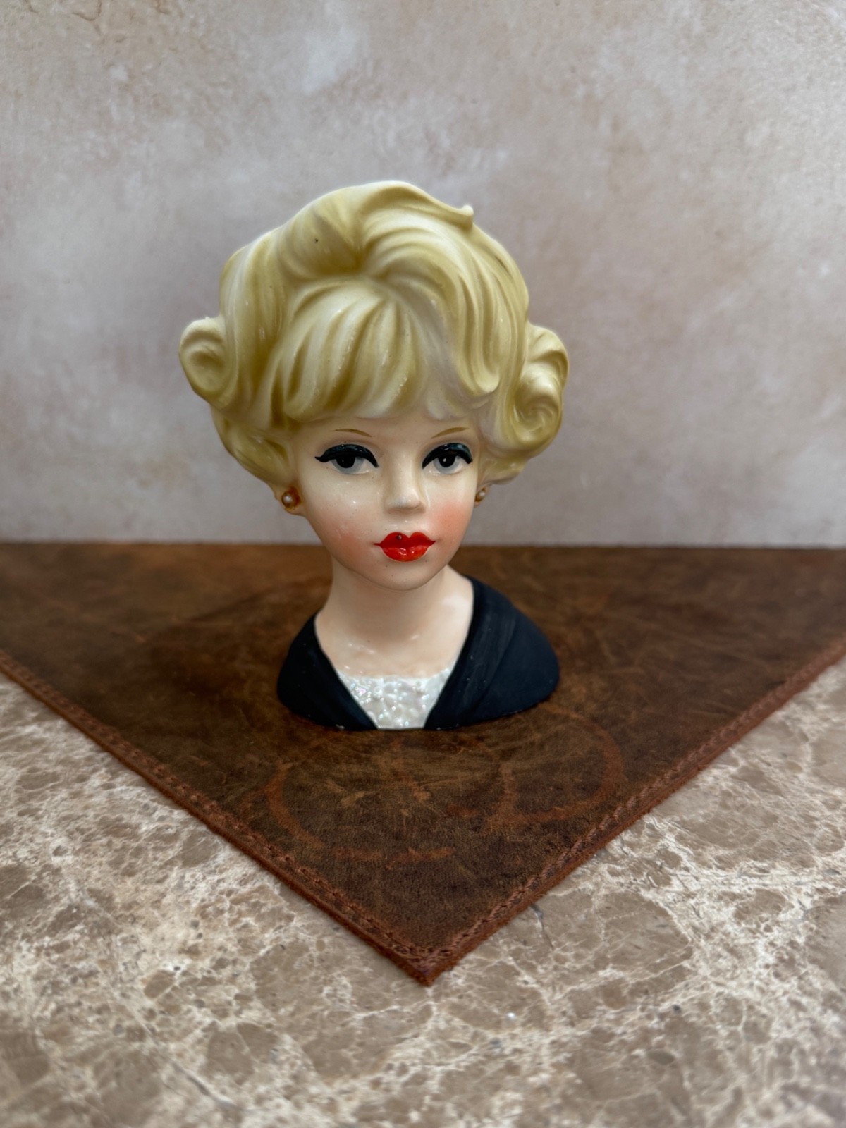 VINTAGE LADY HEAD VASE BLONDE ROYAL CROWN IN BLACK & WHITE MINIATURE 4.5” SCARCE VINTAGE LADY HEAD VASE BLONDE ROYAL CROWN IN BLACK & WHITE MINIATURE 4.5” SCARCE