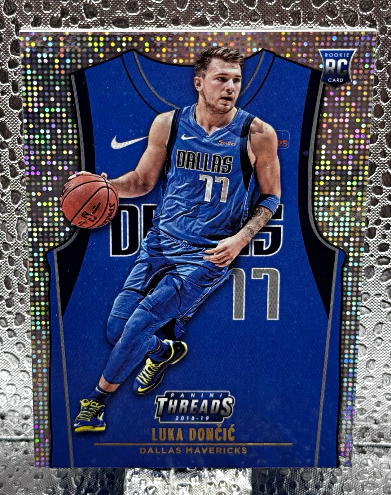 Panini 2018-19 Threads Rookies Icon Jersey Dazzle Luka Dončić RC #141