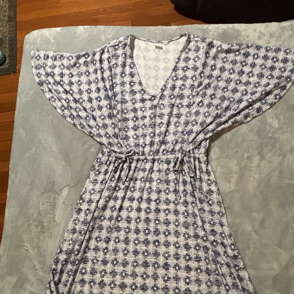 GAP Cloudy Blue and White Top