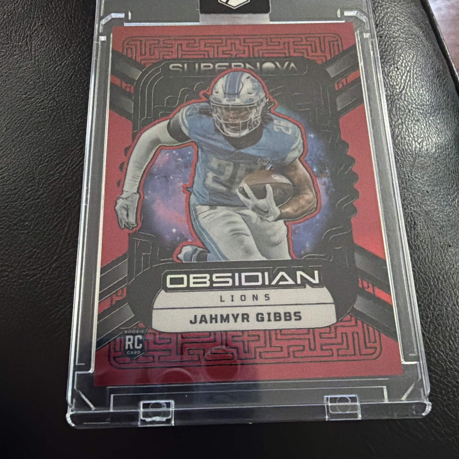 2023Panini Obsidian Supernova Jahmyr Gibbs #12 Asia Red Flood Electric Etch (RC)