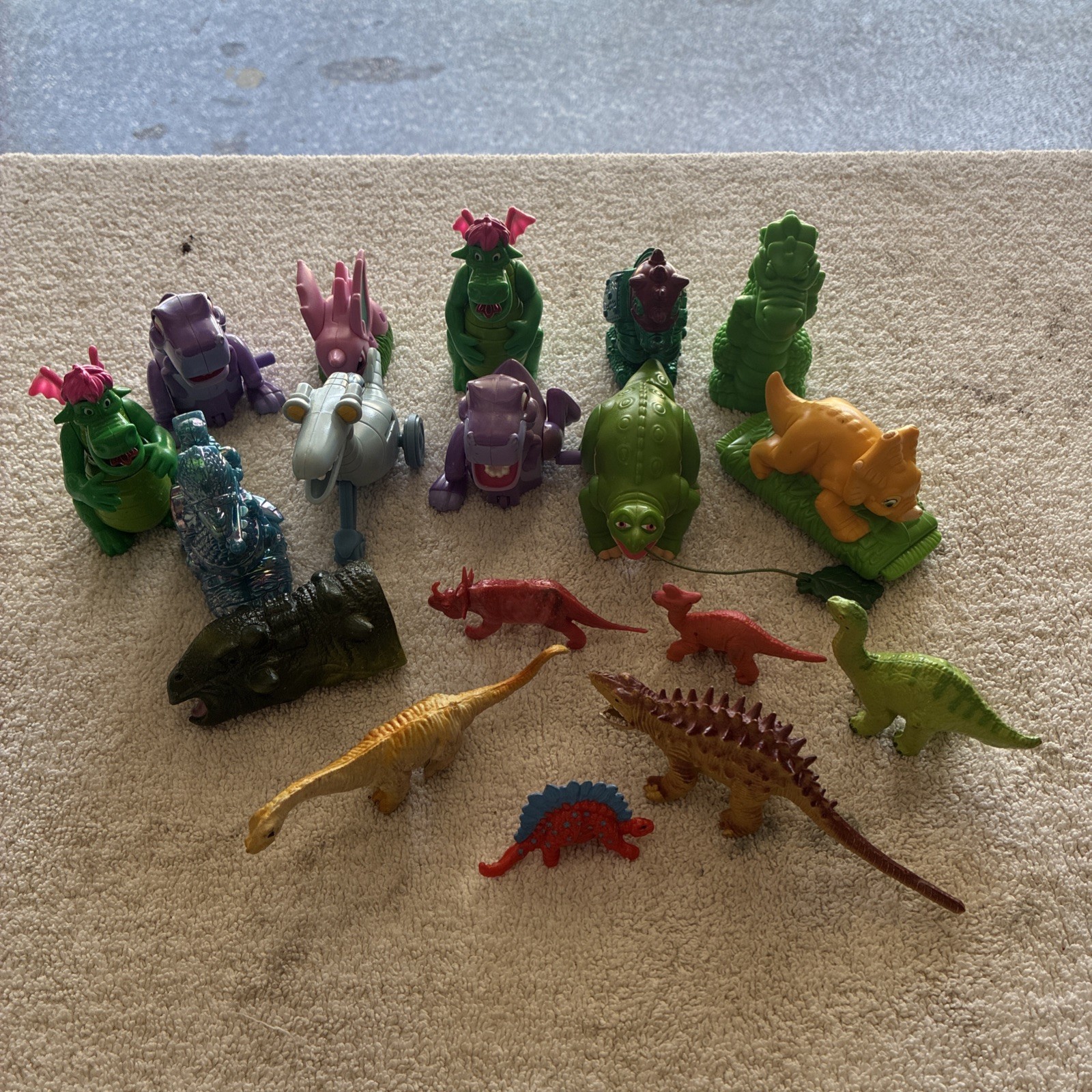 Lot Of 18 Dinosaurs Miscellaneous Toys Vintage Lot Of 18 Dinosaurs Miscellaneous Toys Vintage
