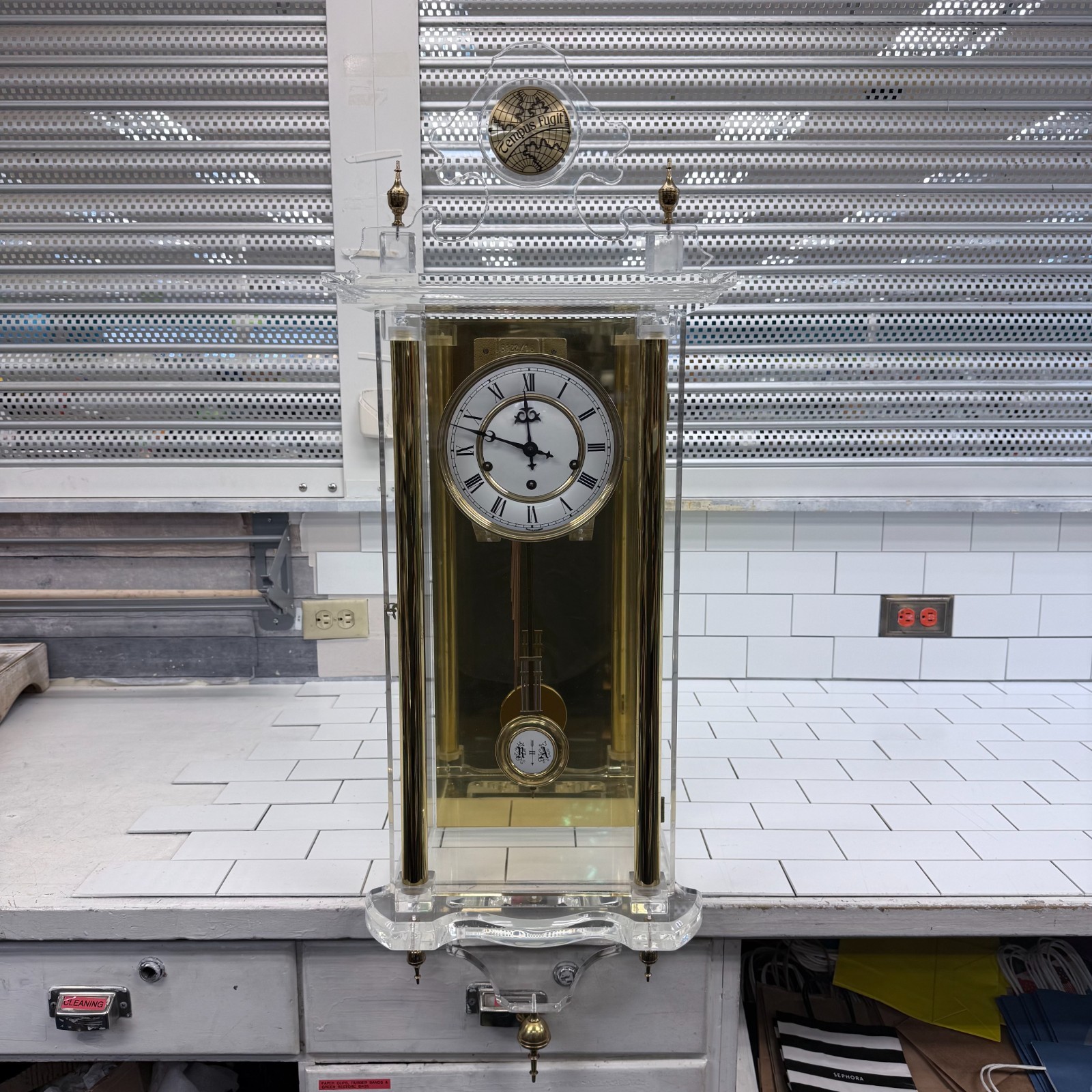 Rare Vintage Lucite Brass Wall Clock Tempus Fugit 1970s - Tested & Works