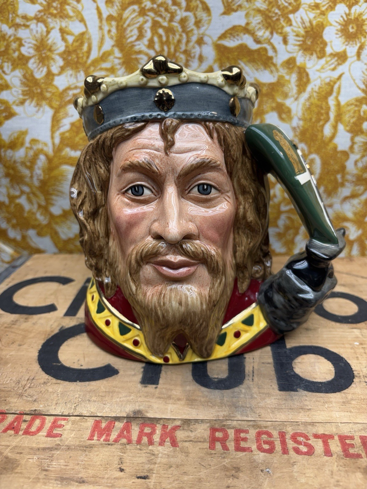 ROYAL DOULTON 'KING ARTHUR' LARGE CHARACTER JUG D7055 1996 LTD. TO 1500 With COA ROYAL DOULTON 'KING ARTHUR' LARGE CHARACTER JUG D7055 1996 LTD. TO 1500 With COA