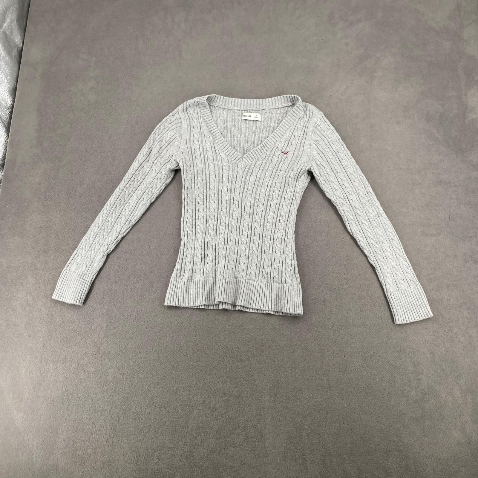 Hollister Womens Gray Cable Knit V-Neck Sweater Y2K Long Sleeve Logo Small Hollister Womens Gray Cable Knit V-Neck Sweater Y2K Long Sleeve Logo Small