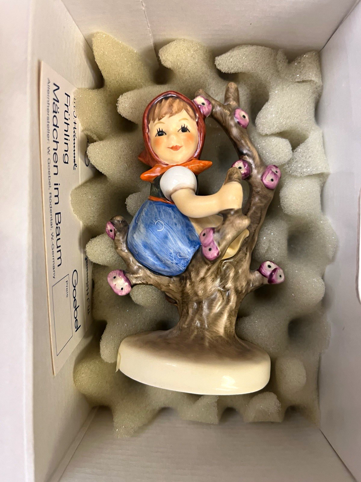 Vintage 1984 Goebel Hummel Apple Tree Girl Figurine 141 TMK-6 w/ Original Box Vintage 1984 Goebel Hummel Apple Tree Girl Figurine 141 TMK-6 w/ Original Box