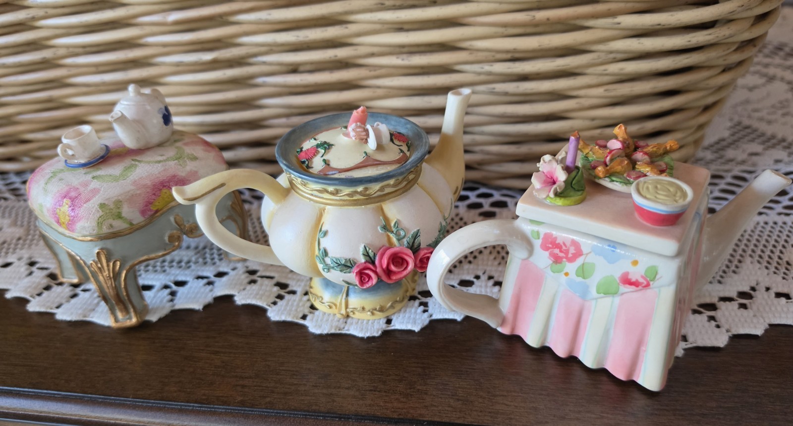 Vintage Hand Painted Miniature Ceramic Teapot Jewelry trinket Boxs (Set Of 3)