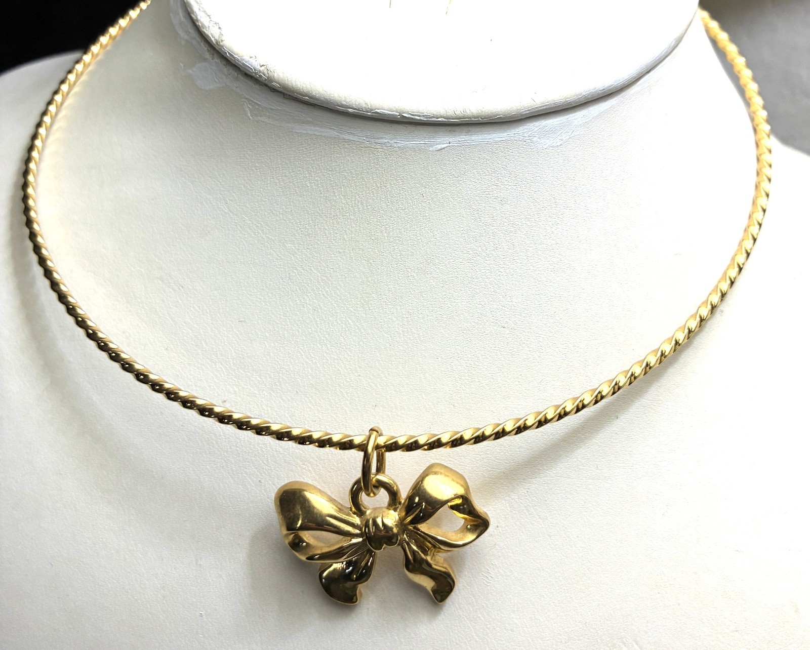 Monet Vintage Bow Necklace Choker Collar Gold Tone Signed Monet Vintage Bow Necklace Choker Collar Gold Tone Signed
