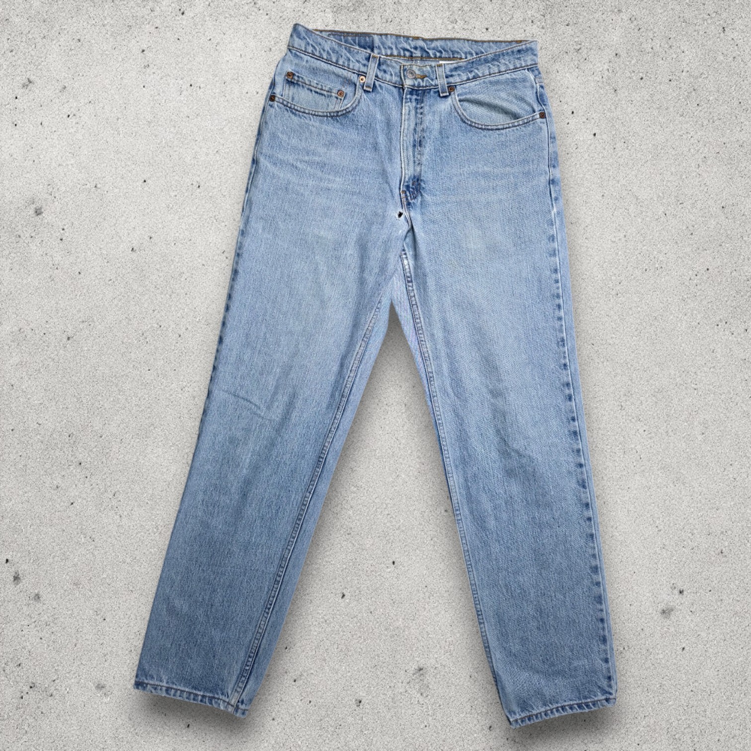 Vintage 1990s Levis 550 Relaxed Mens 32x32 Denim Jeans Faded Light Wash Blue