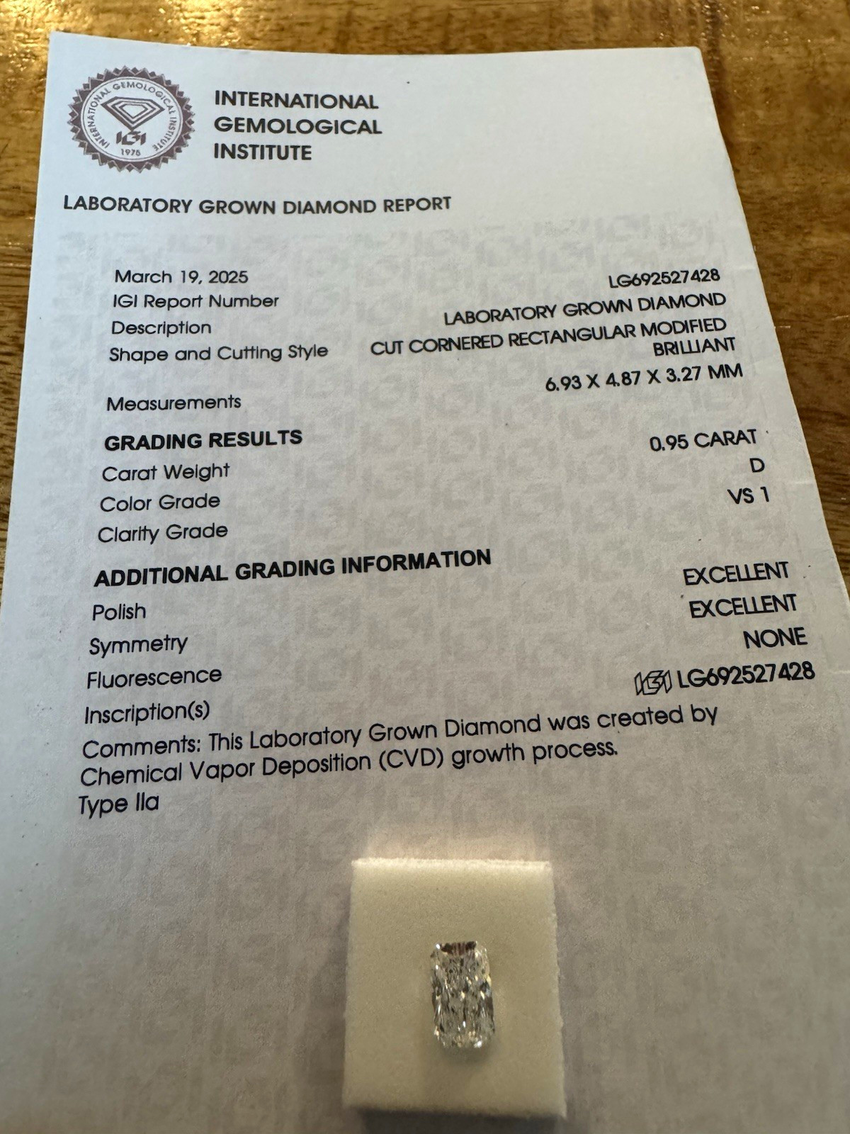 IGI Certified Lab-Created Diamond 0.95ct D VS1 Excellent Radiant 6.93x4.87x3.27