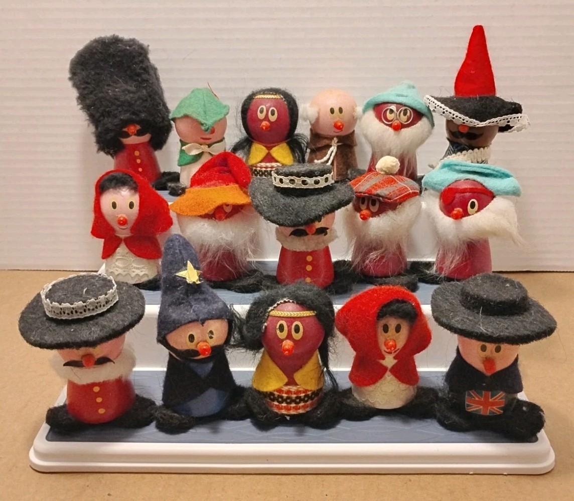 Lot of 16 Vintage KELLOGG'S CEREAL FRIENDLY FOLKS 1972 Mini People Wood & Felt