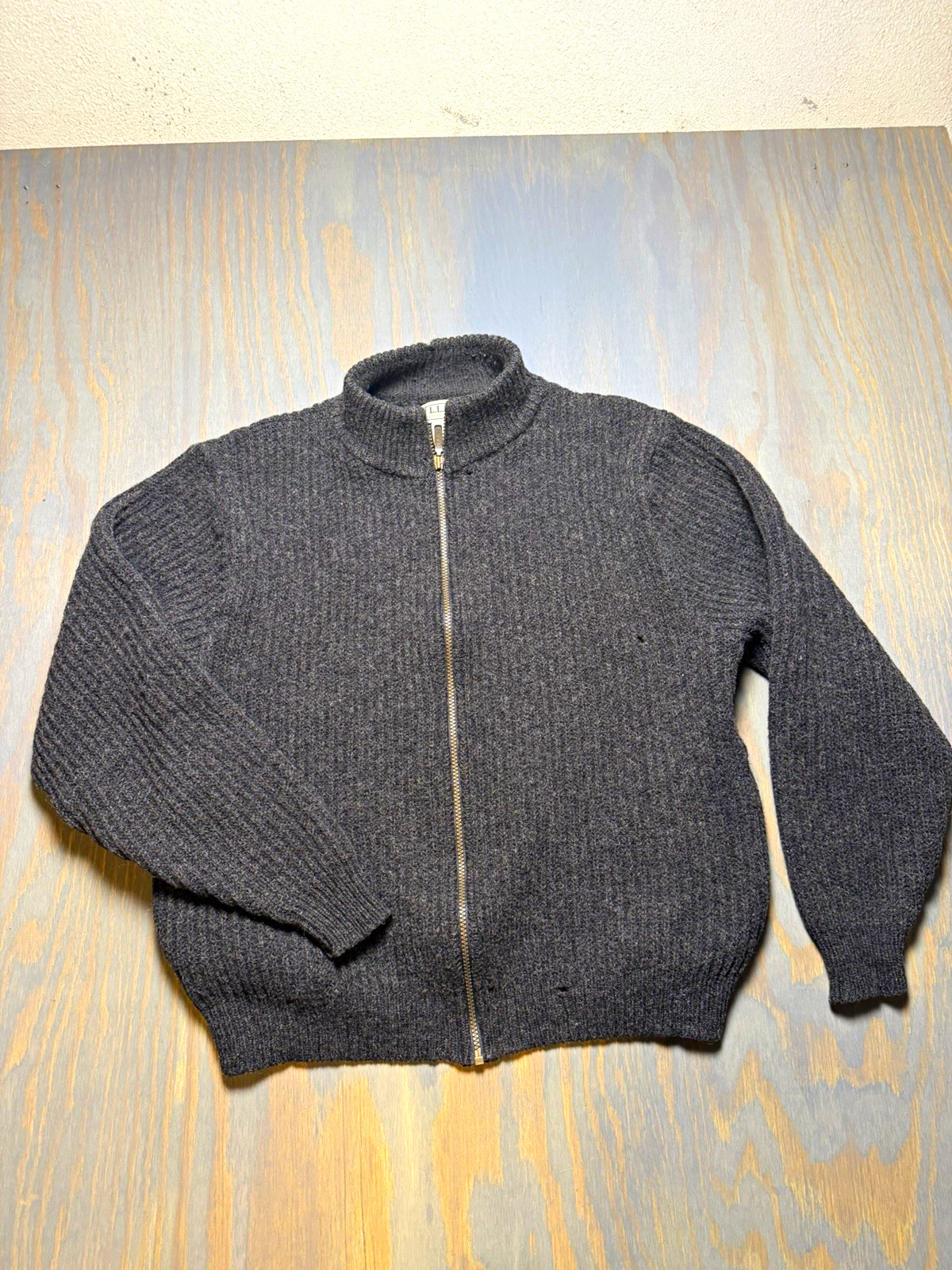 L.L.Bean Men’s L Gray Wool Knit Sweater Full Zip Mock Neck Long Sleeve L.L.Bean Men’s L Gray Wool Knit Sweater Full Zip Mock Neck Long Sleeve