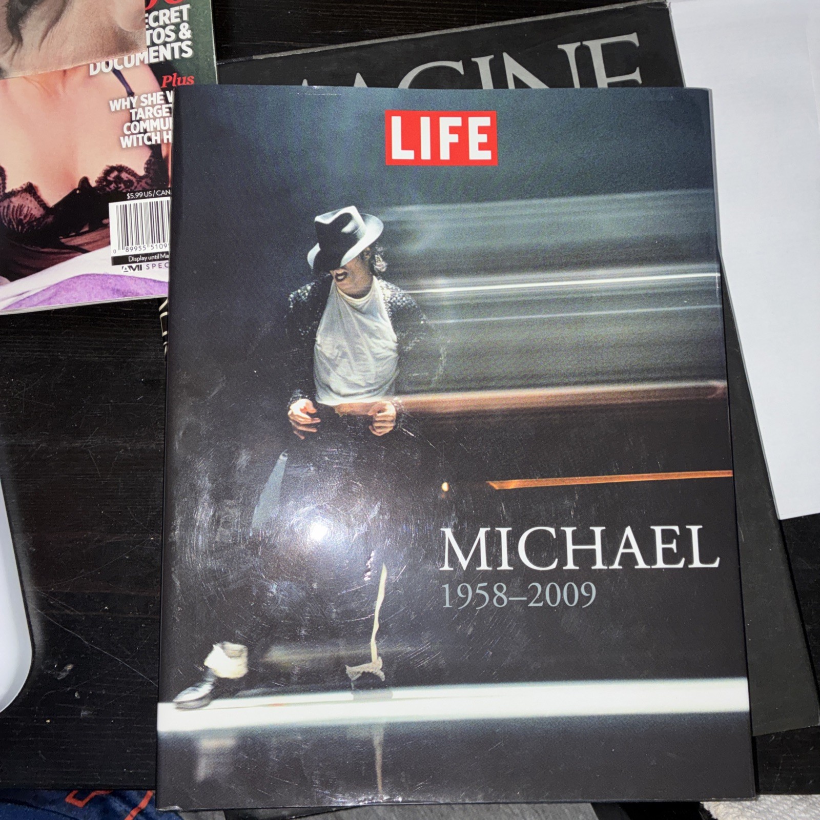 MICHAEL JACKSON COMMEMORATIVE BOOK LIFE & PEOPLE BOOK AND MAGAZINE MICHAEL JACKSON COMMEMORATIVE BOOK LIFE & PEOPLE BOOK AND MAGAZINE