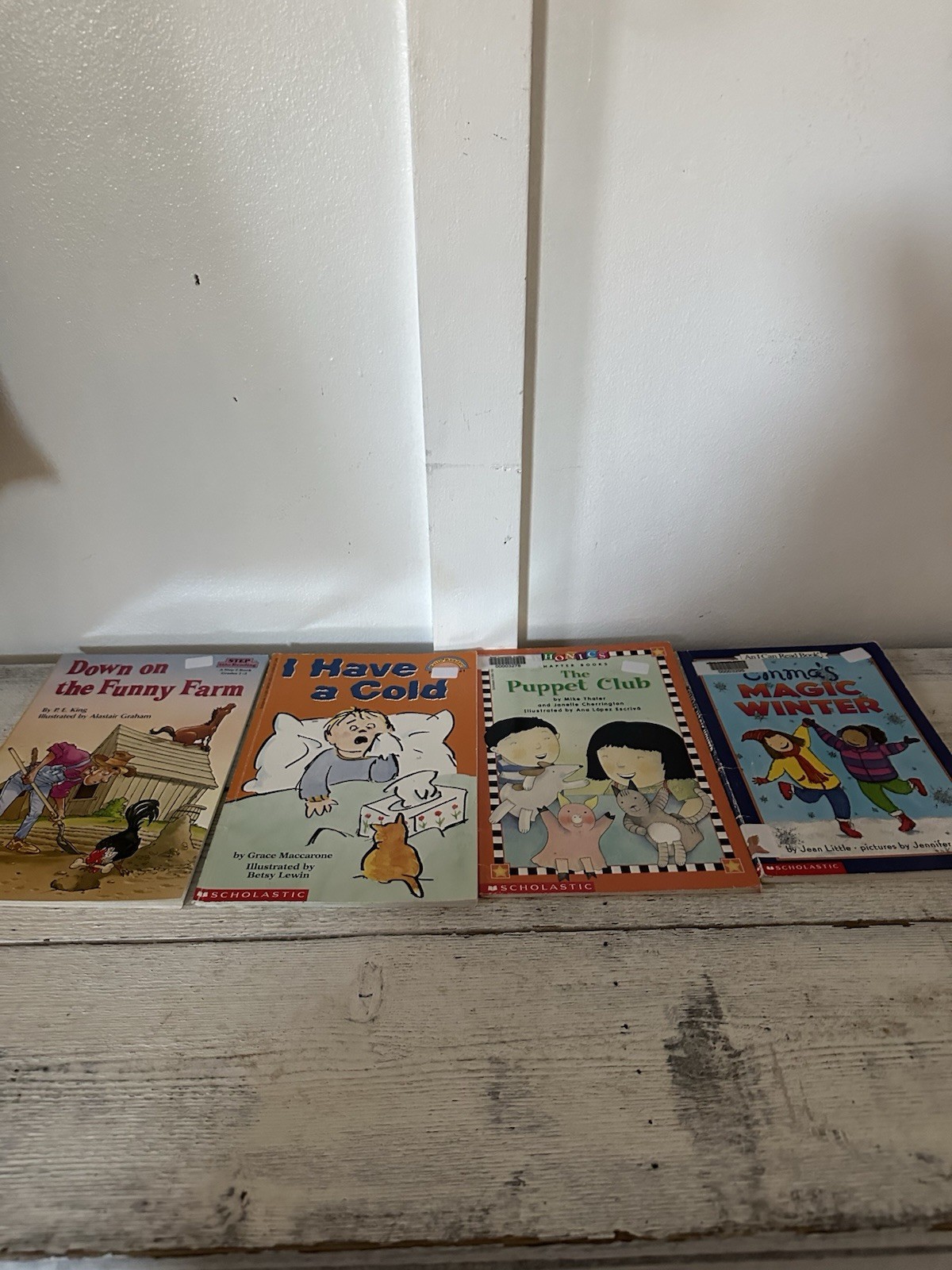 Four Very Early Reader Books (grades 1-2) Various Topics Authors Illustrated Four Very Early Reader Books (grades 1-2) Various Topics Authors Illustrated