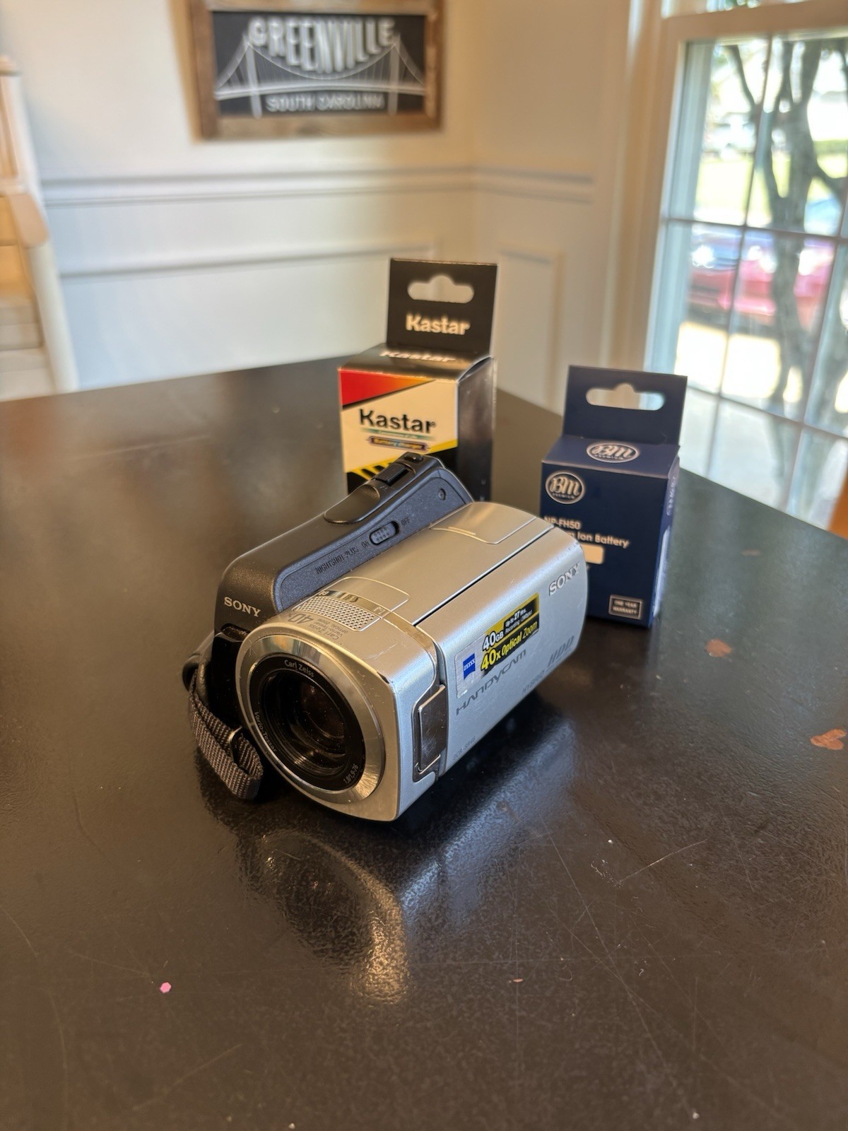 Sony Handycam DCR-SR46 40 GB Hybrid HDD Camcorder 40X Zeiss Optical Zoom