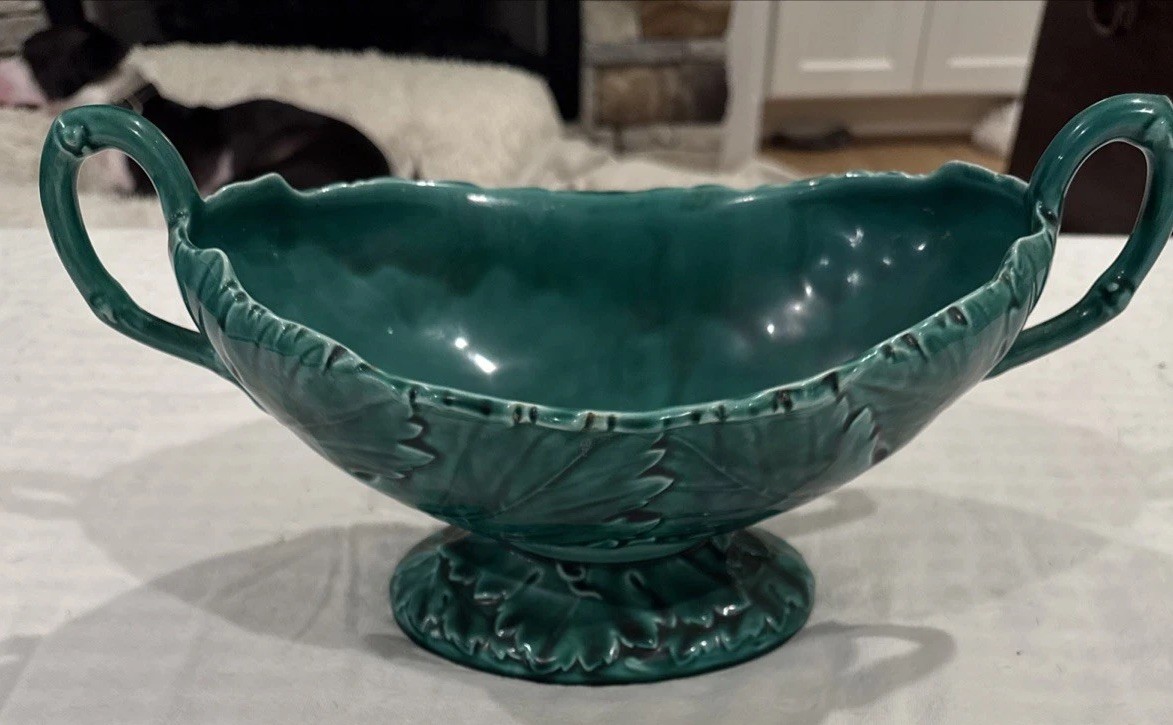 A Stunning Vintage Wedgwood Majolica Green Leaf Mantle Vase A Stunning Vintage Wedgwood Majolica Green Leaf Mantle Vase