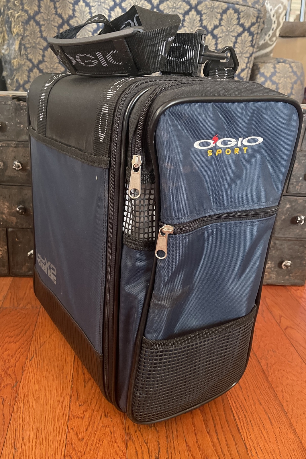 VTG OGIO Sport The Original Locker Bag X2 Blue Black Handle Strap Shelf Pockets