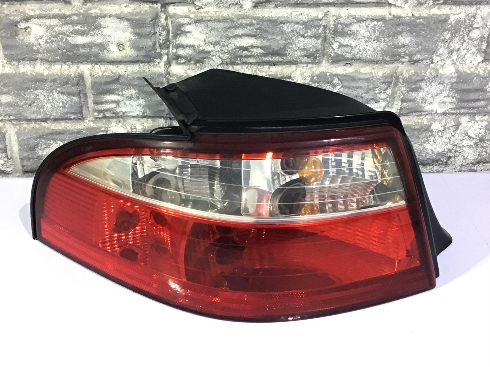 2004 2005 Mercury Sable Tail Light Left (driver Side) OEM, COMPLETE. 2004 2005 Mercury Sable Tail Light Left (driver Side) OEM, COMPLETE.