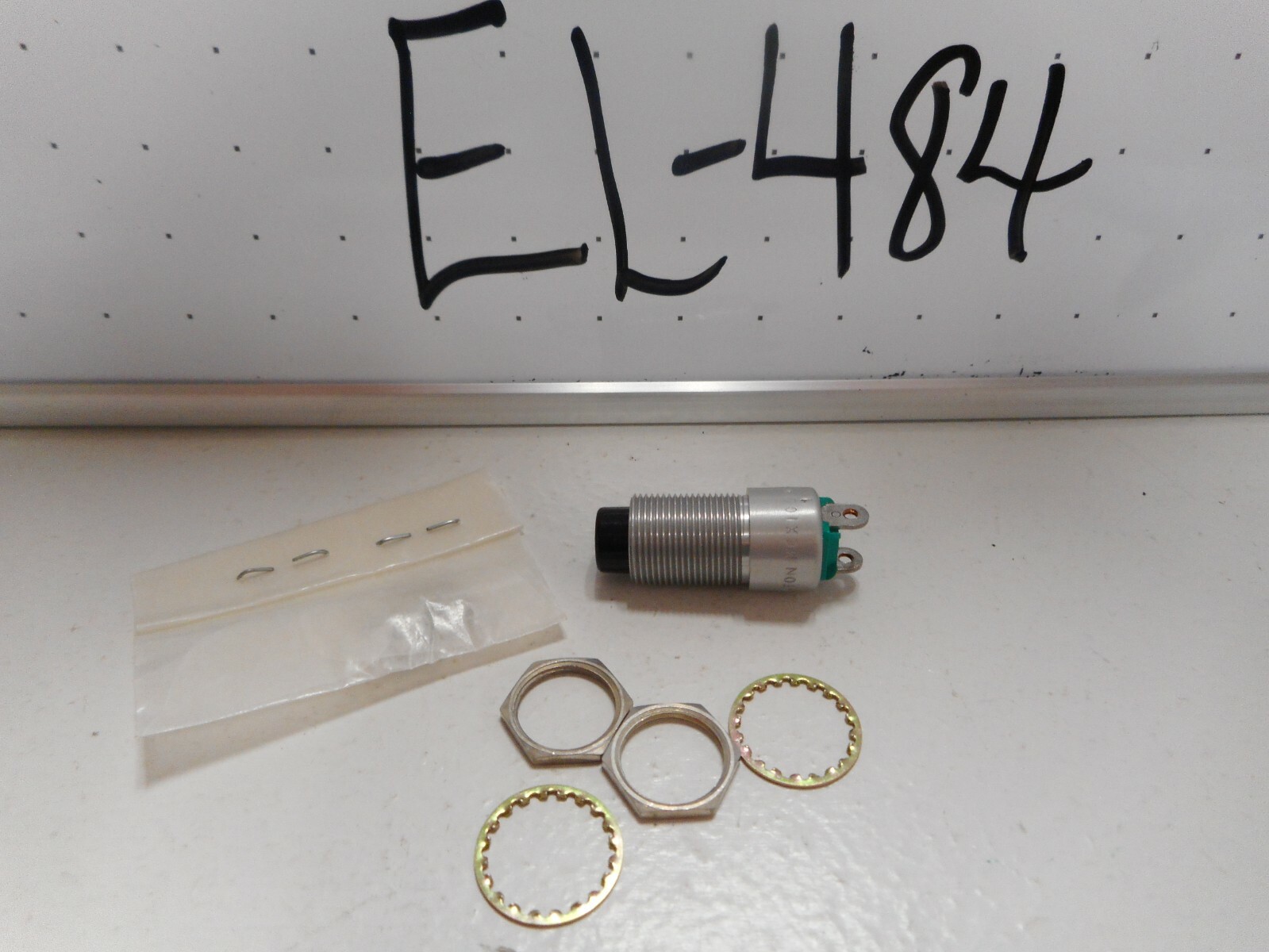 NOS W20161-01 EATON 81640 PUSHBUTTON SWITCH