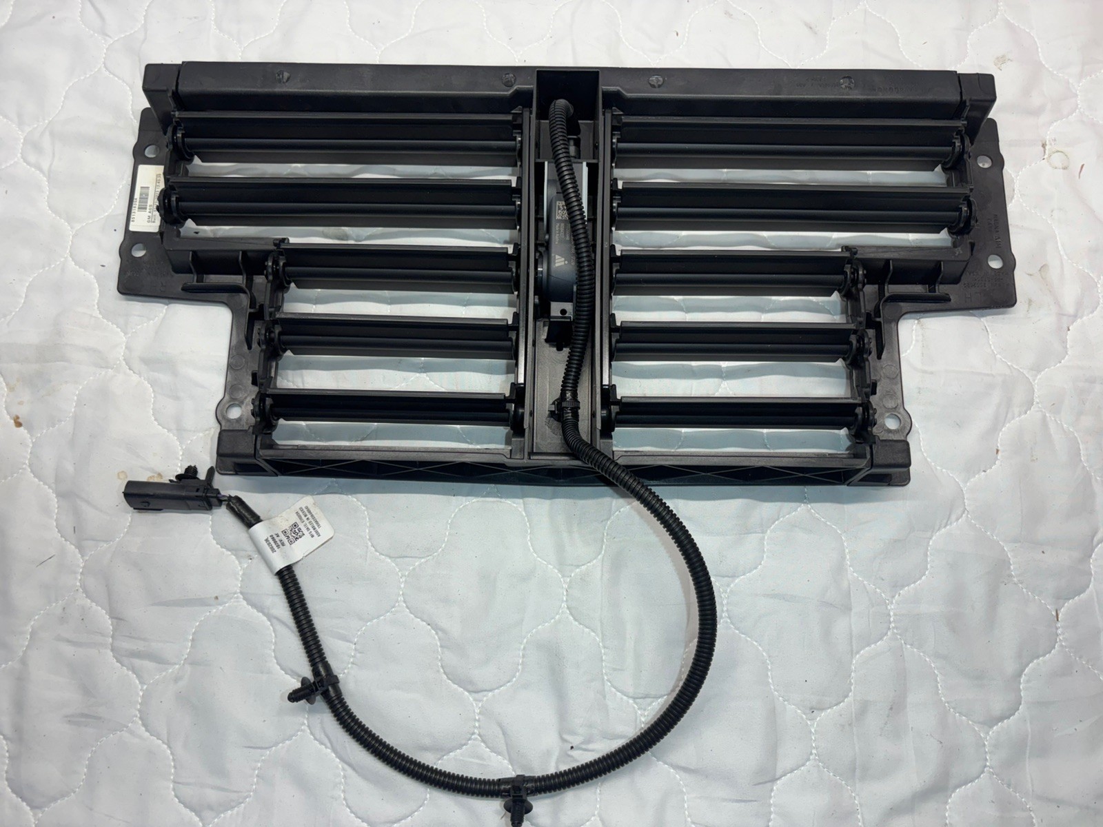 Active Grille Shutter Lower 85819961 2019-2026 OEM Silverado GMC SIERRA 1500