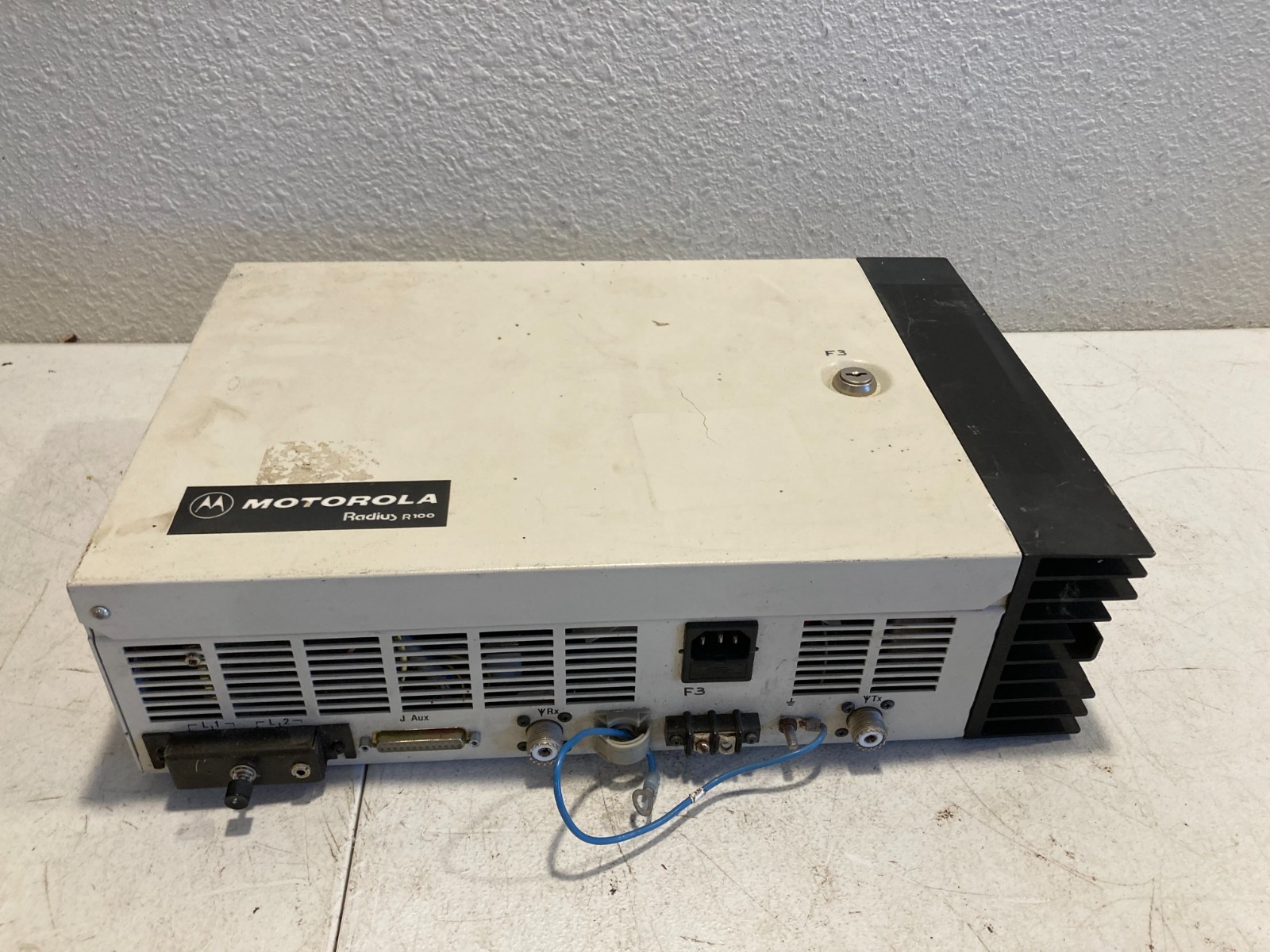 Motorola Radius R100 Two-Way Radio Repeater RT Base Station Vintage