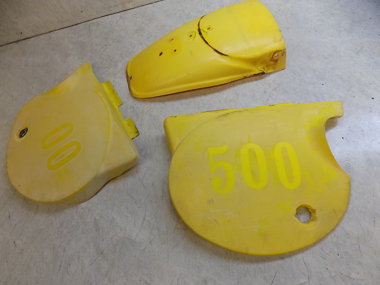 Yamaha TT500 Side Plastic panels w/ rear fender yellow    tt 500 1977