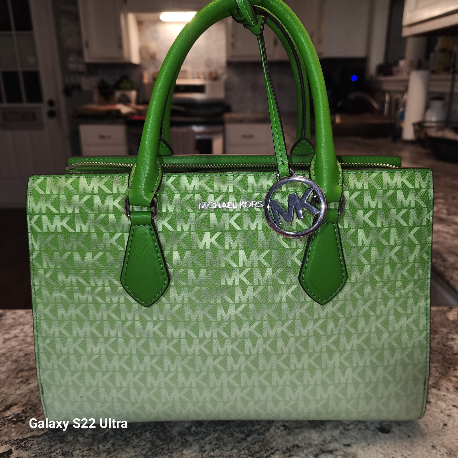 Michael Kors NWOT Sheila Medium Ombré Signature Logo Satchel- Jungle Green - Wom Michael Kors NWOT Sheila Medium Ombré Signature Logo Satchel- Jungle Green - Wom