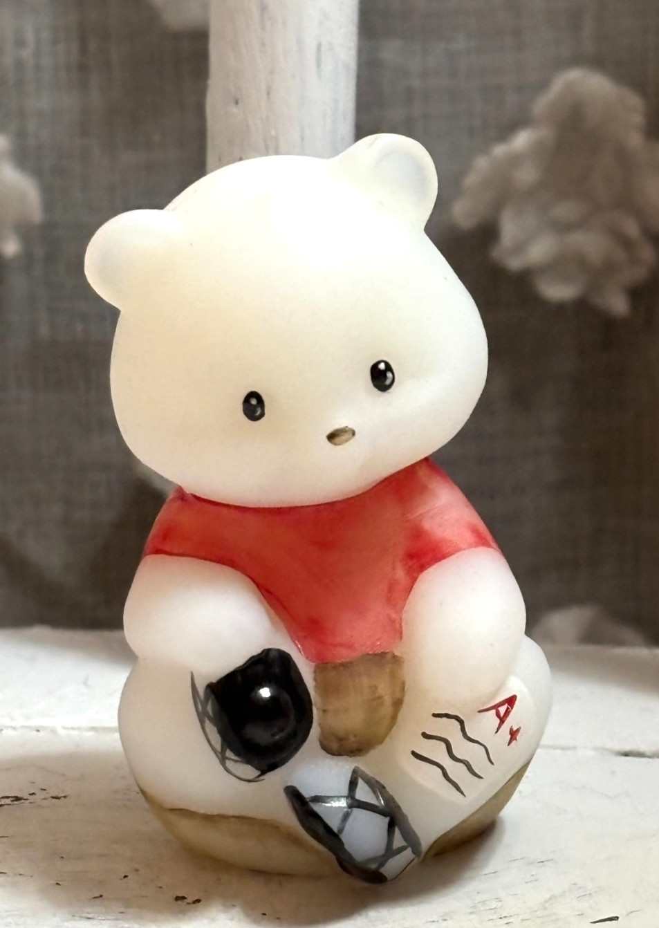 Fenton Collectors\' Showcase Student Bear-Hand Painted A+ Student Signed. Fenton Collectors\' Showcase Student Bear-Hand Painted A+ Student Signed.