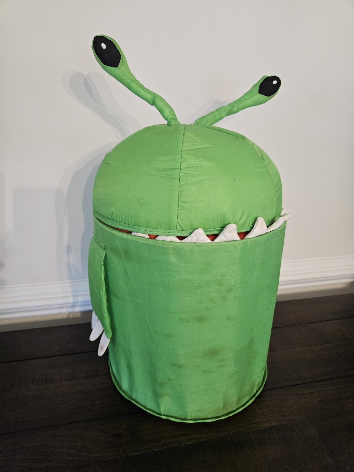Skylanders Rare Green Chompy Case *See Photos Skylanders Rare Green Chompy Case *See Photos