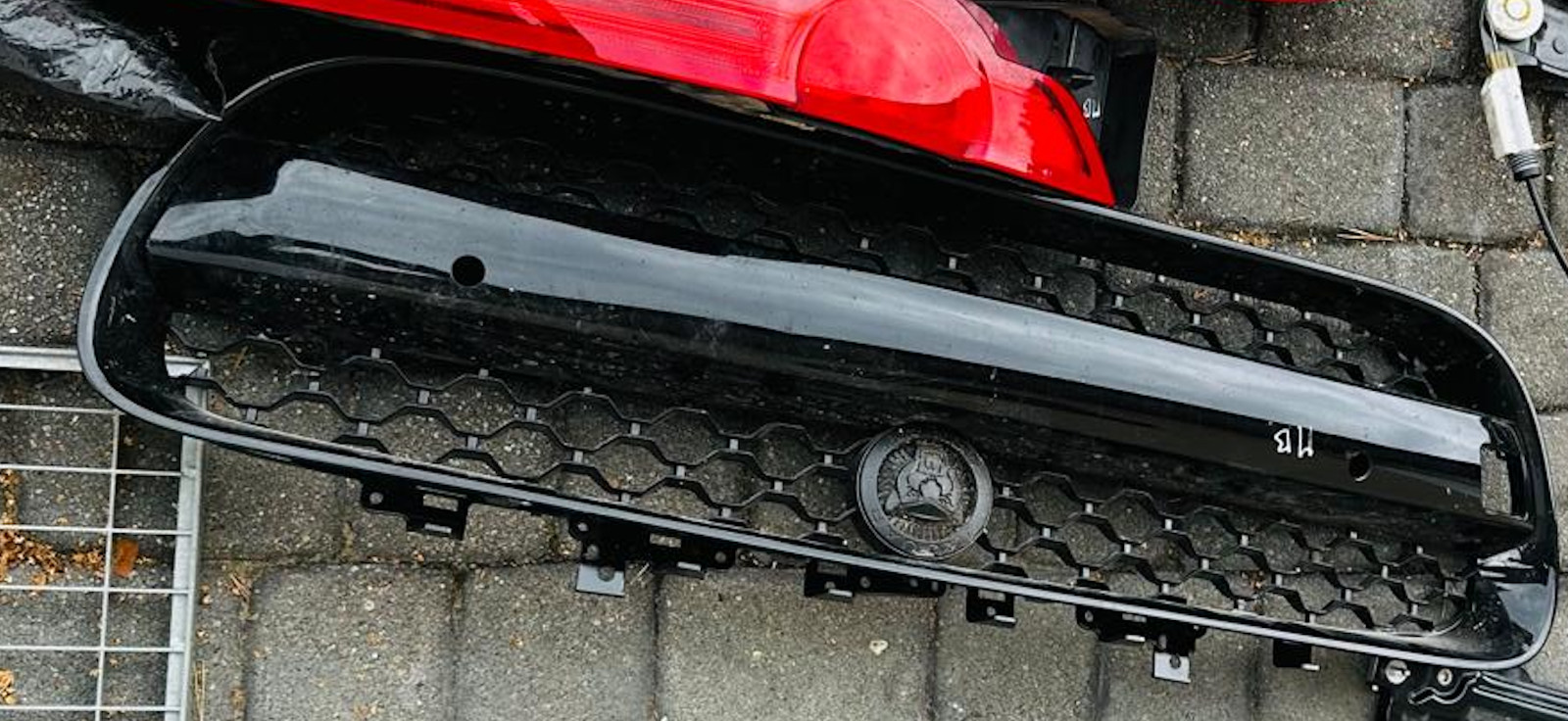Genuine Jaguar F-Type R AWD x152 Front full Black glossy Grill OEM Genuine Jaguar F-Type R AWD x152 Front full Black glossy Grill OEM