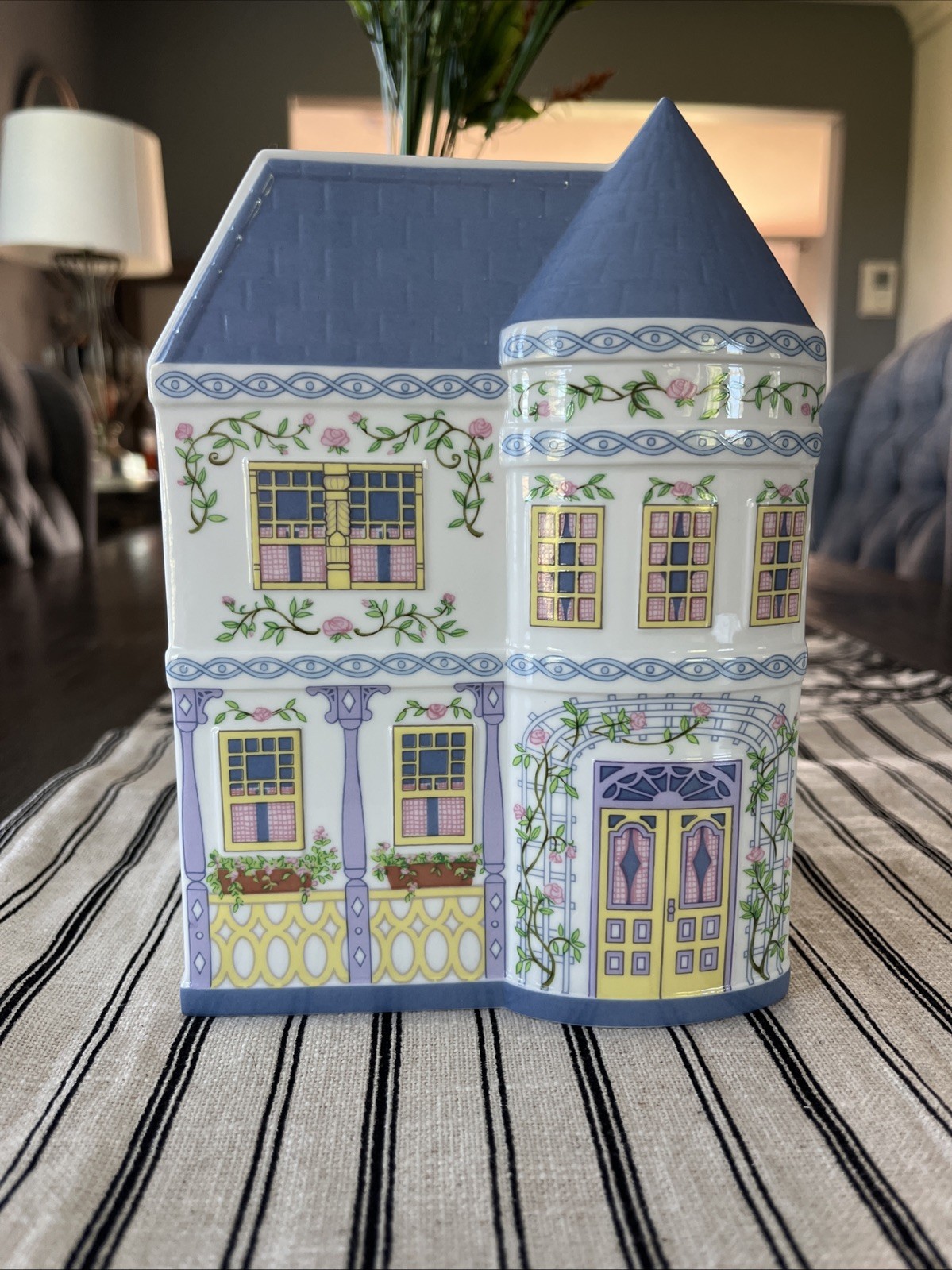 The Lenox Village Planter- Circa 1993 - Lilac MINT 💜